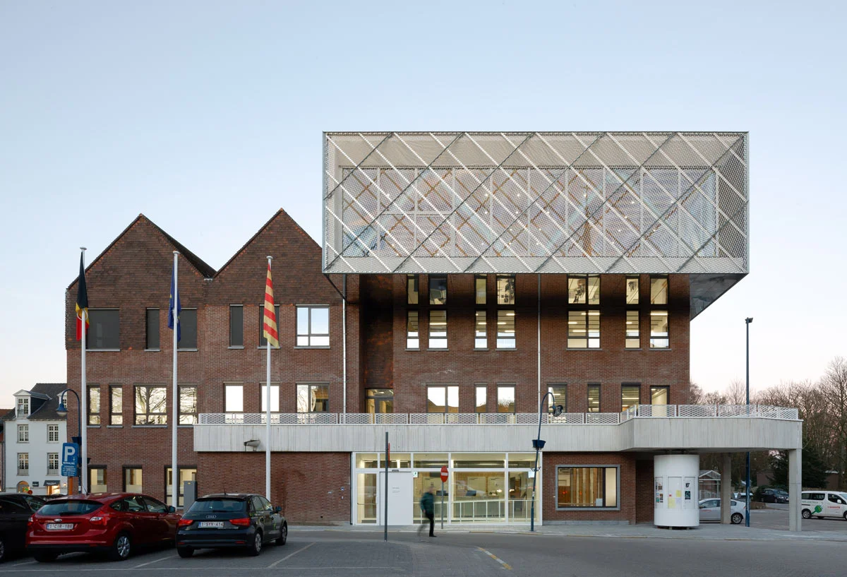 Focus-archi-magazine-architecture-PLUSOFFICE_KONTICH-facade.jpg