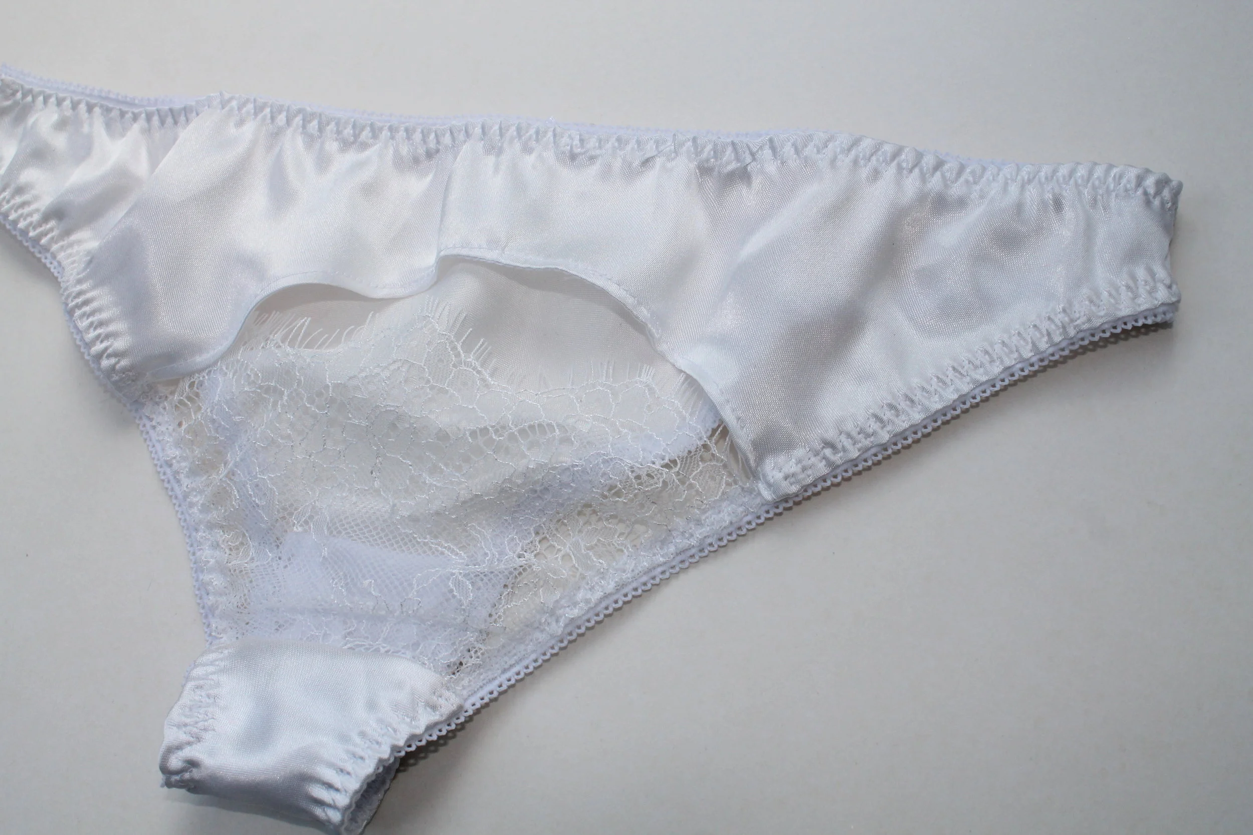 Sunrise lace knickers