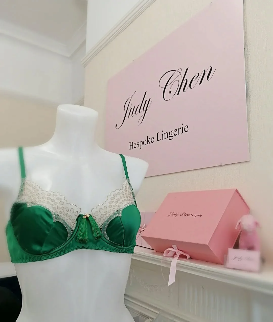 A bespoke lingerie witha delicate scalloped gold lace frames the bust, contrasting with smooth green silk satin 🍏.

#bridallingerie #petitelingerie #southportuk #silkandlace #bespokelingerie