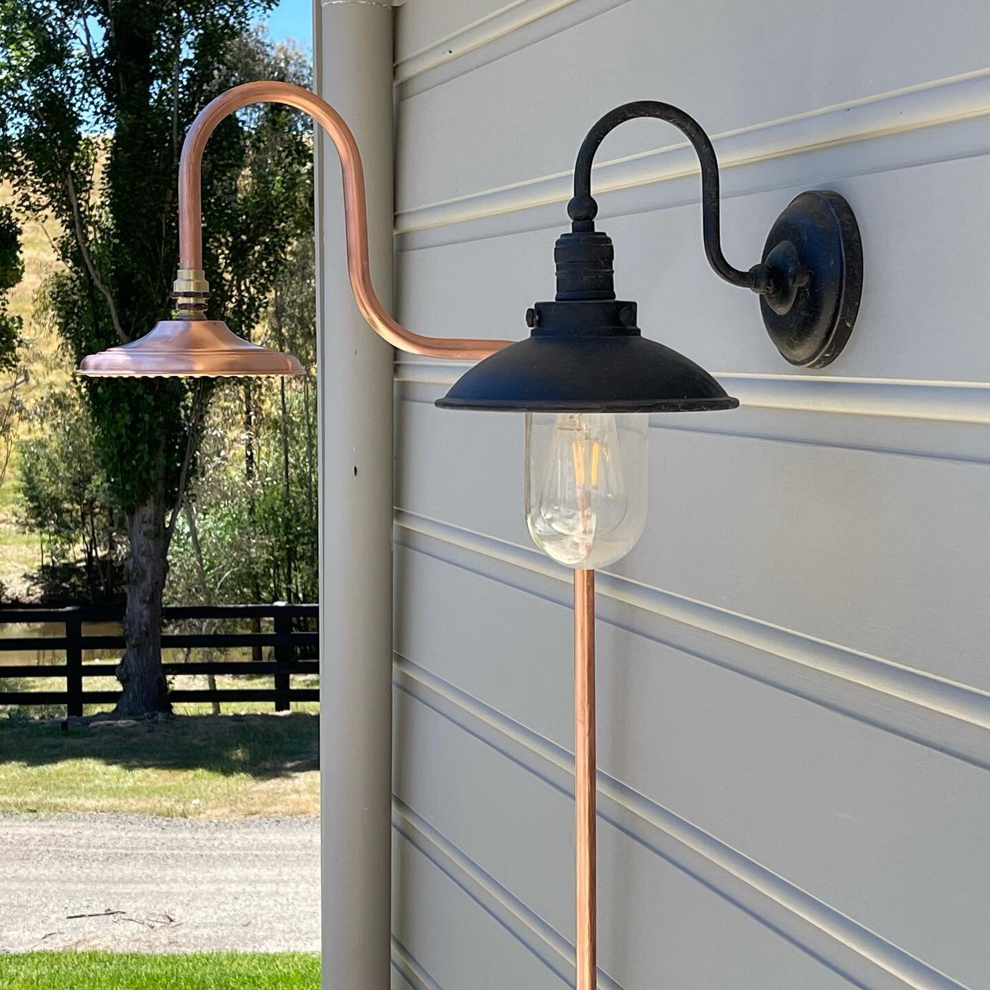 Custom copper outdoor shower, @outdoorshowers.au 
It&rsquo;s the little details that count, matching the lights curves turned this outdoor shower from nice to one of my favourite installations of 2020.