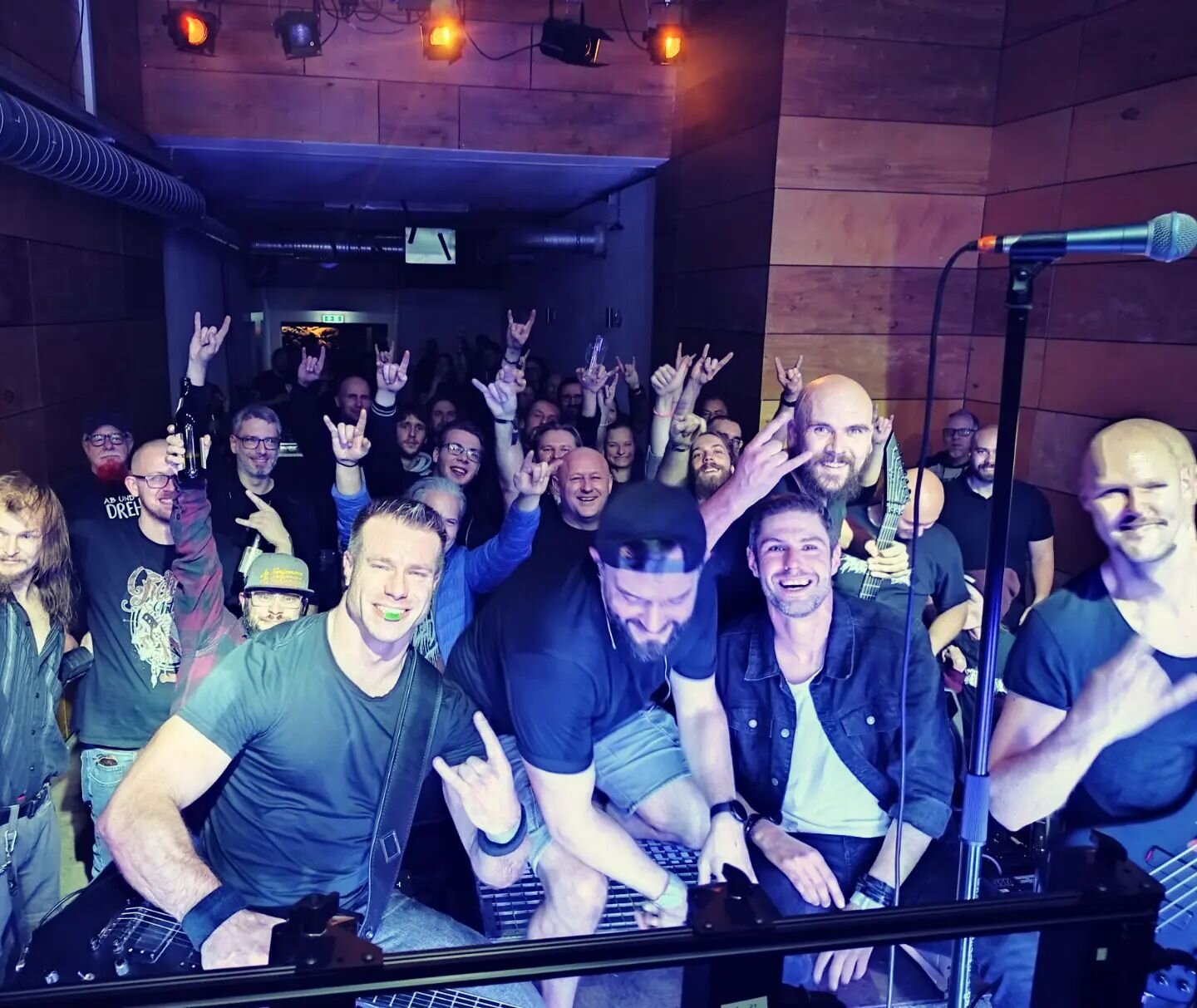 Geislingen, @miev_geislingen war geil! Danke!!! Aber Nackenschmerzen heute.

In case you missed out on @thereindeathmetal go check them out. New album is out now. Holy cow! Insane Melodic Death Metal!

#credic #vermillionoceans #band #melodicdeathmet