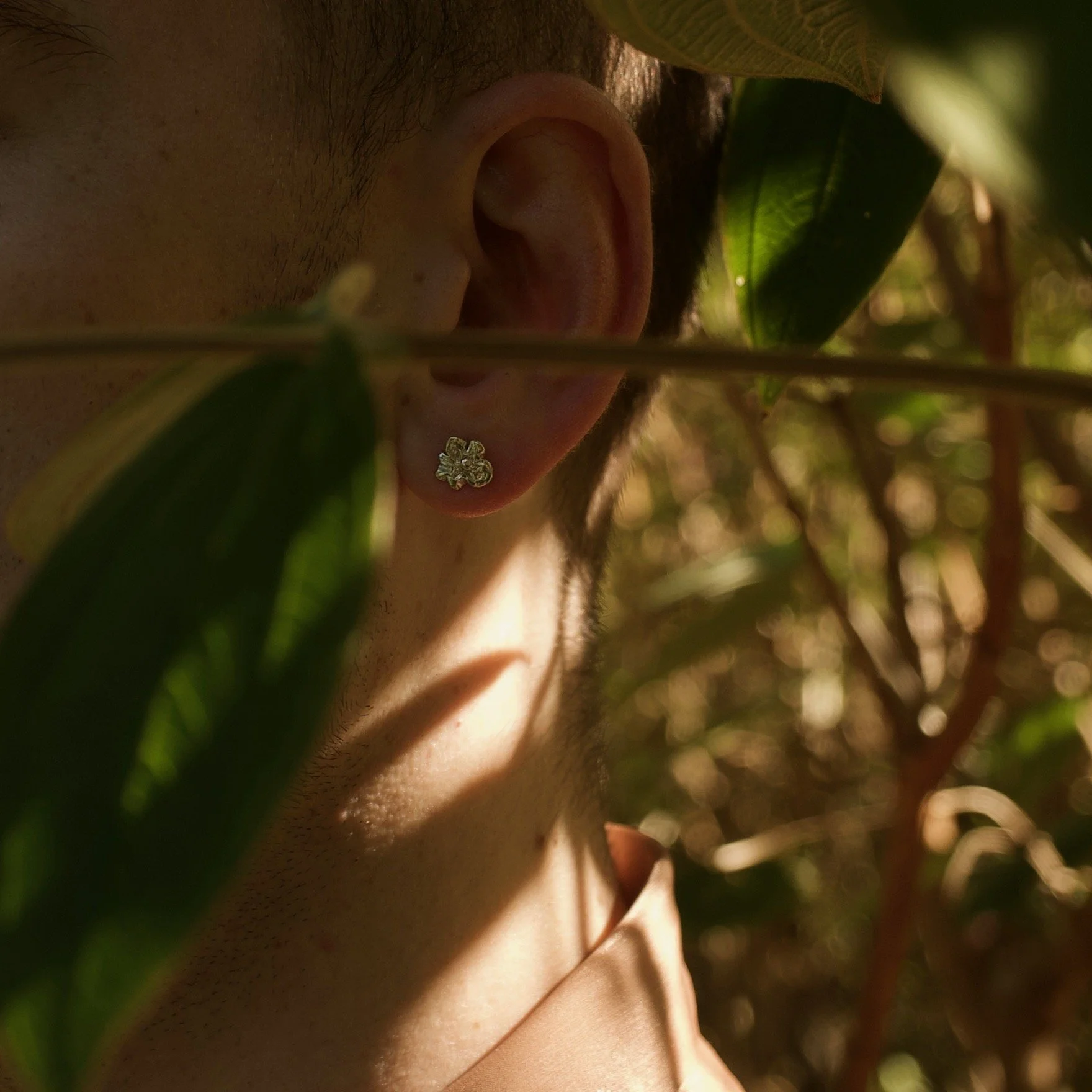 ~20 Nature Morte Flower Studs