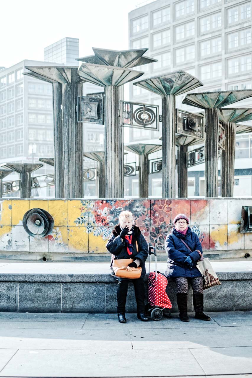 2018-02-20_Frauen_Alex_Brunnen_Fuji_XT-2_Kodachrome25_web.jpg