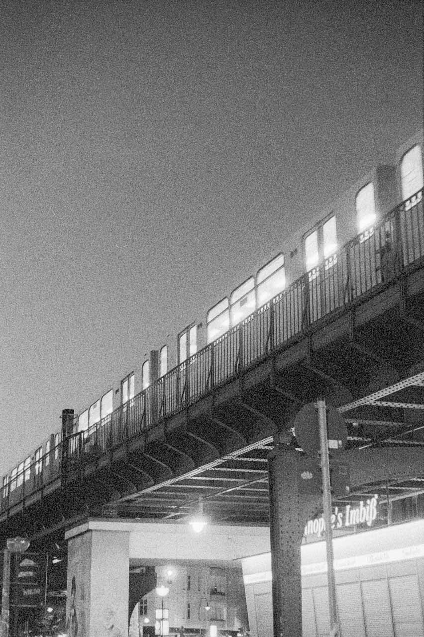 2020-08-16_Eberswalder_Nacht_U-Bahn_X-700_TMAX3200@1600_web.jpg