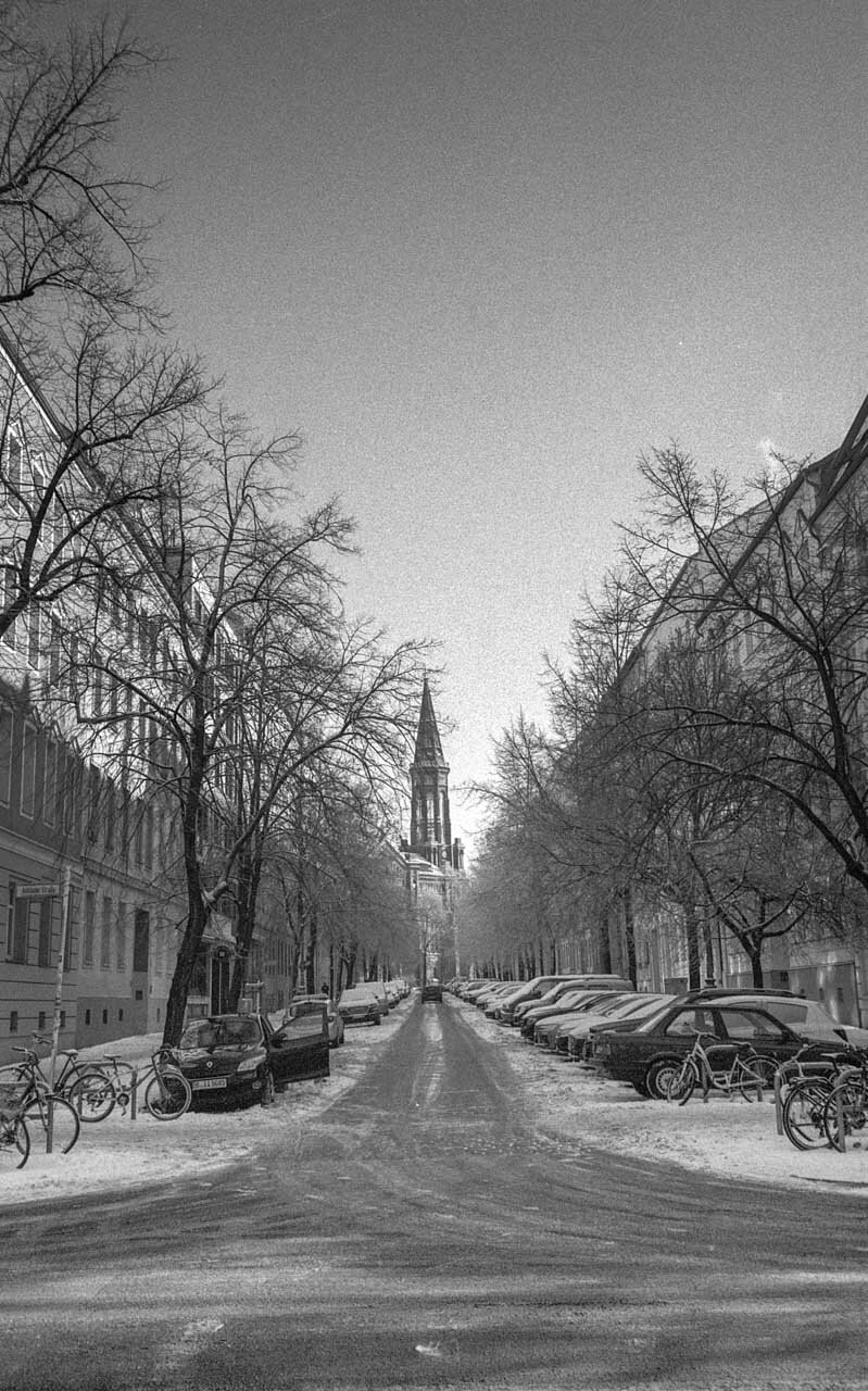 2021-02-21_Winterstrasse_Zionskirche_Pentax_ME_super_Kentmere100_web.jpg