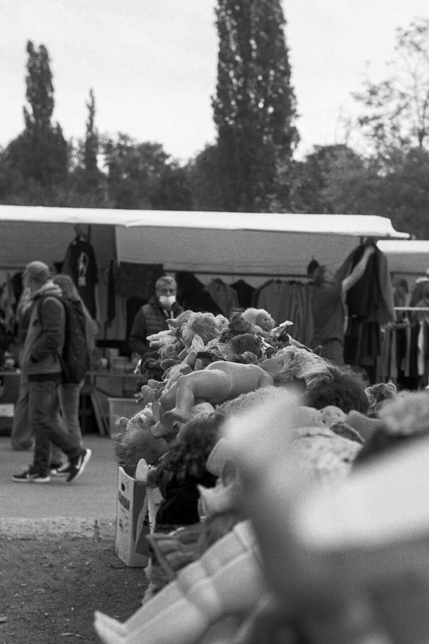 2021-10-03_Puppen_Flohmarkt_Leica_M6_T_MAX100_web.jpg