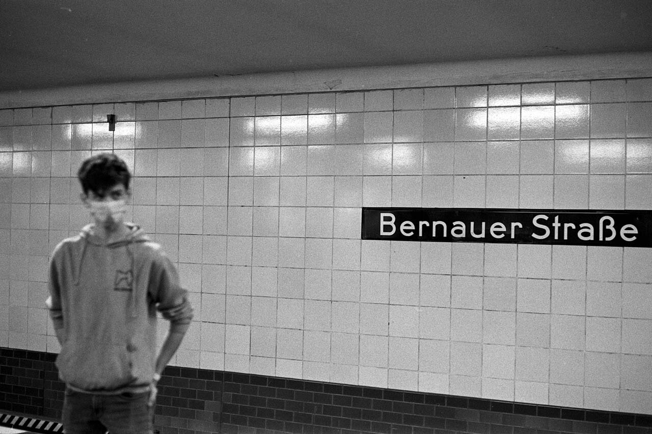2021-10-07_U-Bahnhof_Bernauer_Leica_M6_HP5+_web.jpg
