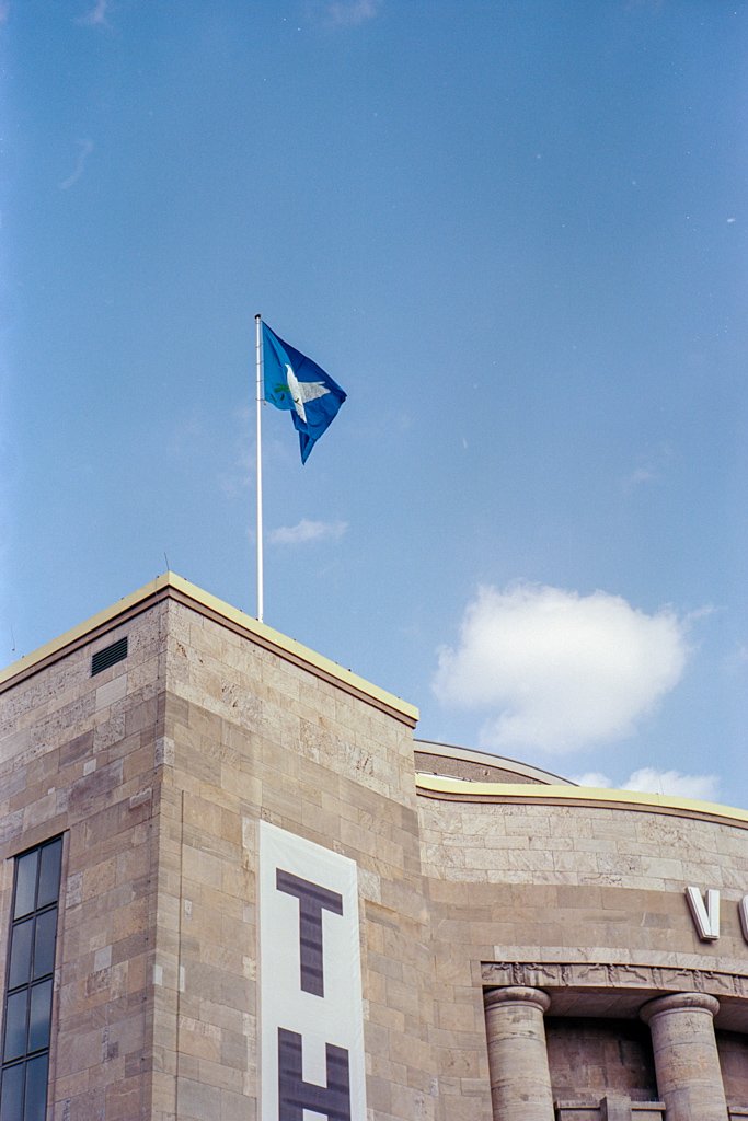 2022-03-28_Friedenstaube_Volksbuehne_Leica_M6_Kodak_Ektar100_web.jpg