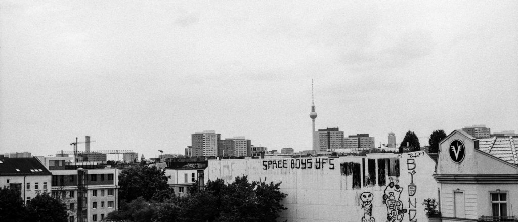 2022-05-08_Berliner_Skyline_Leica_M6_Fomapan100_web.jpg