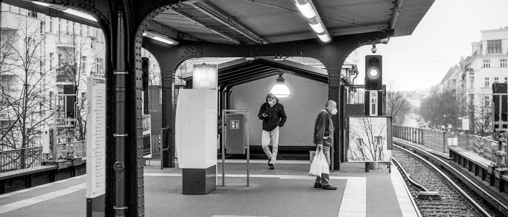 2021-11-07_U-Bahnhof_Eberswalder_Leica_M6_FP4+_web.jpg