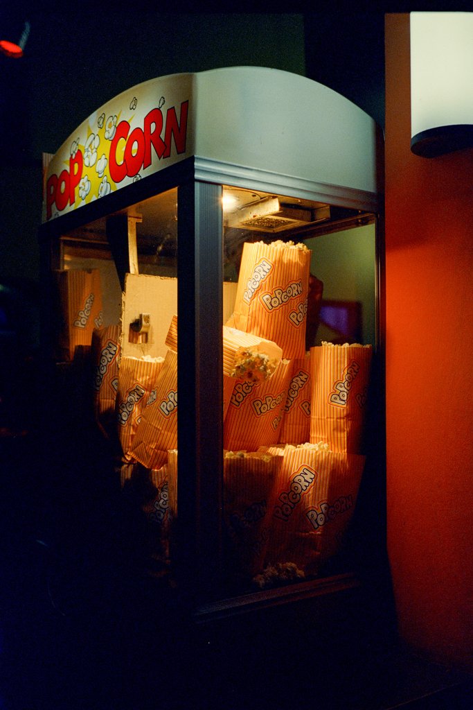 2023-06-27_Popcorn_Maschine_Babylon_Leica_M6_Silbersalz35_web.jpg