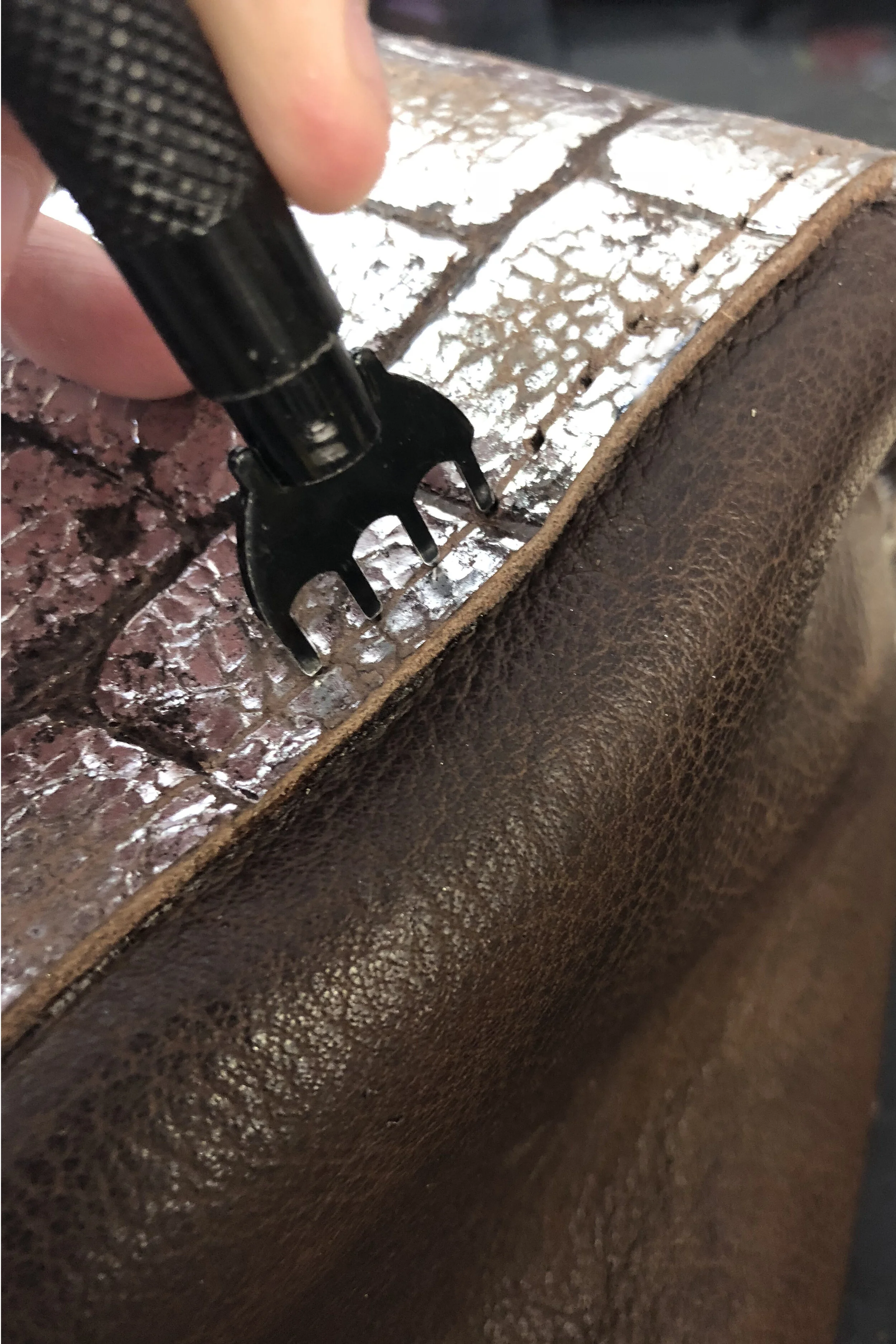 N°003 SILVER CROCO TRAPEZE