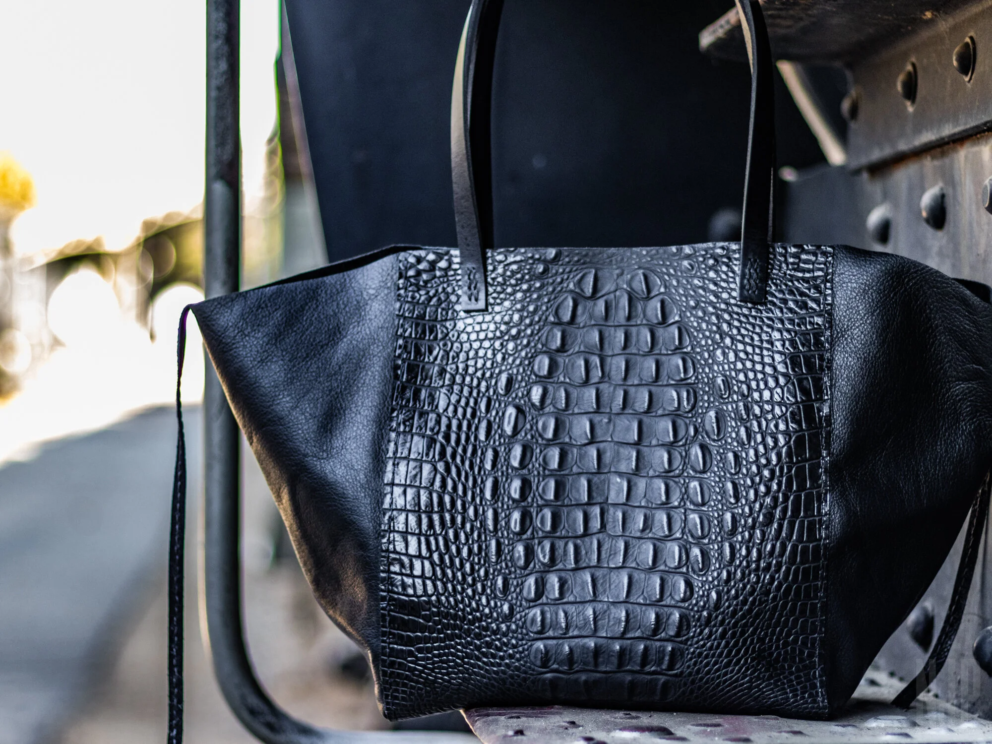 N°006 OBSIDIAN TRAPEZE