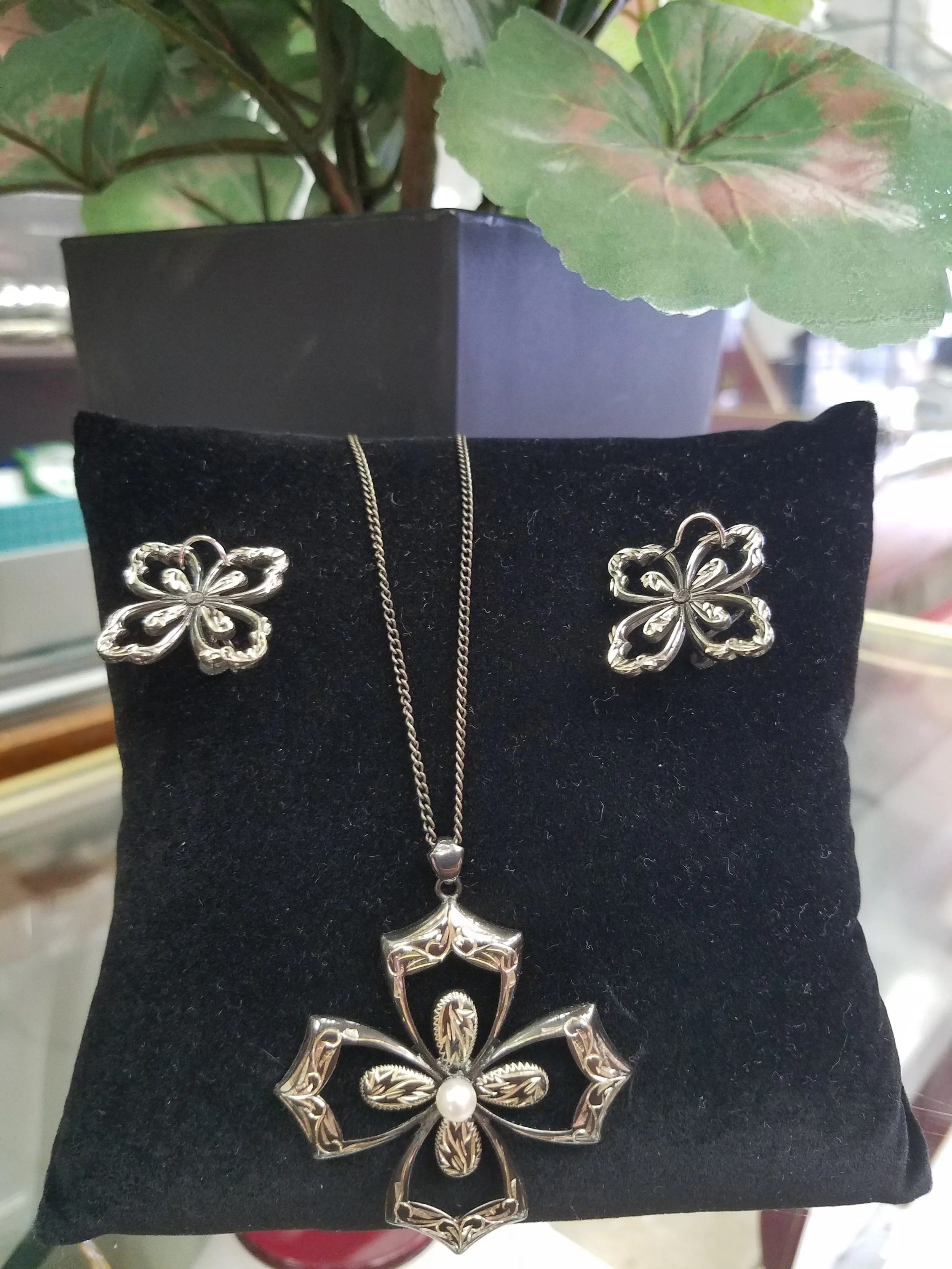 Symmetry in Silver Earrings with Pendant set