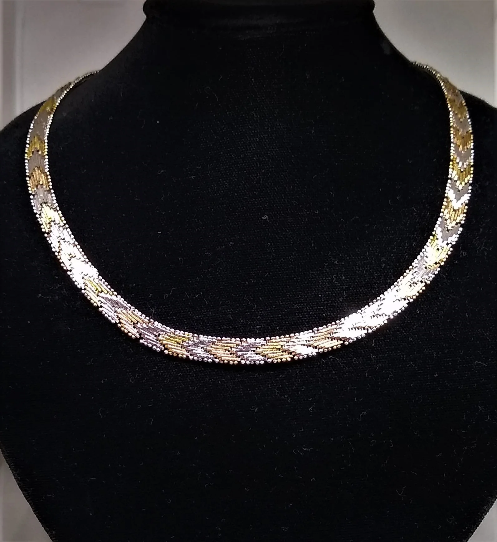 Vintage, Signed SU, 925, Italy. Tri-colored, Fancy, Diamond Cut, 20 inch Necklace