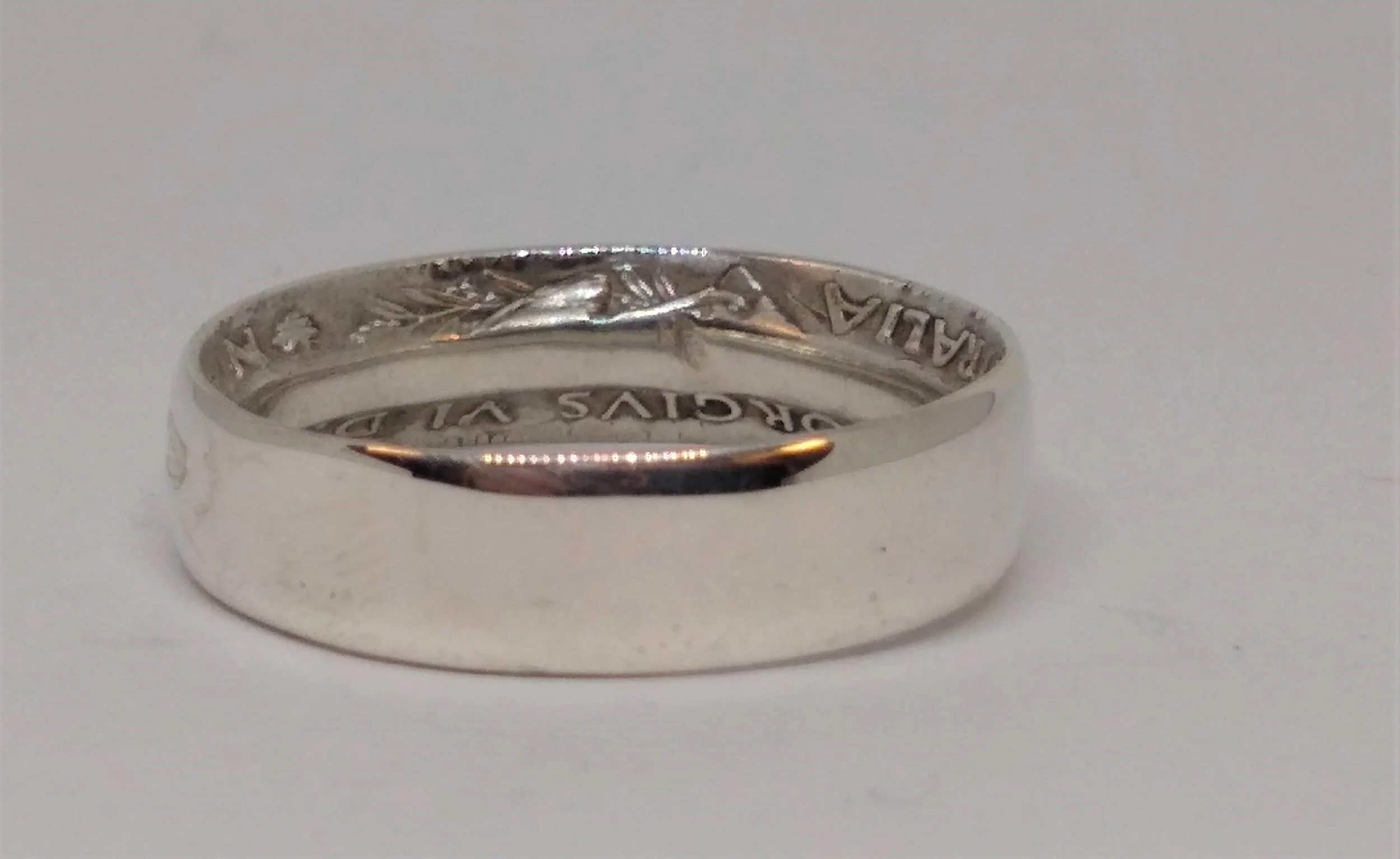 Vintage Sterling Silver Australia Florin Coin Ring Band Size 8.25 6 MM wide.