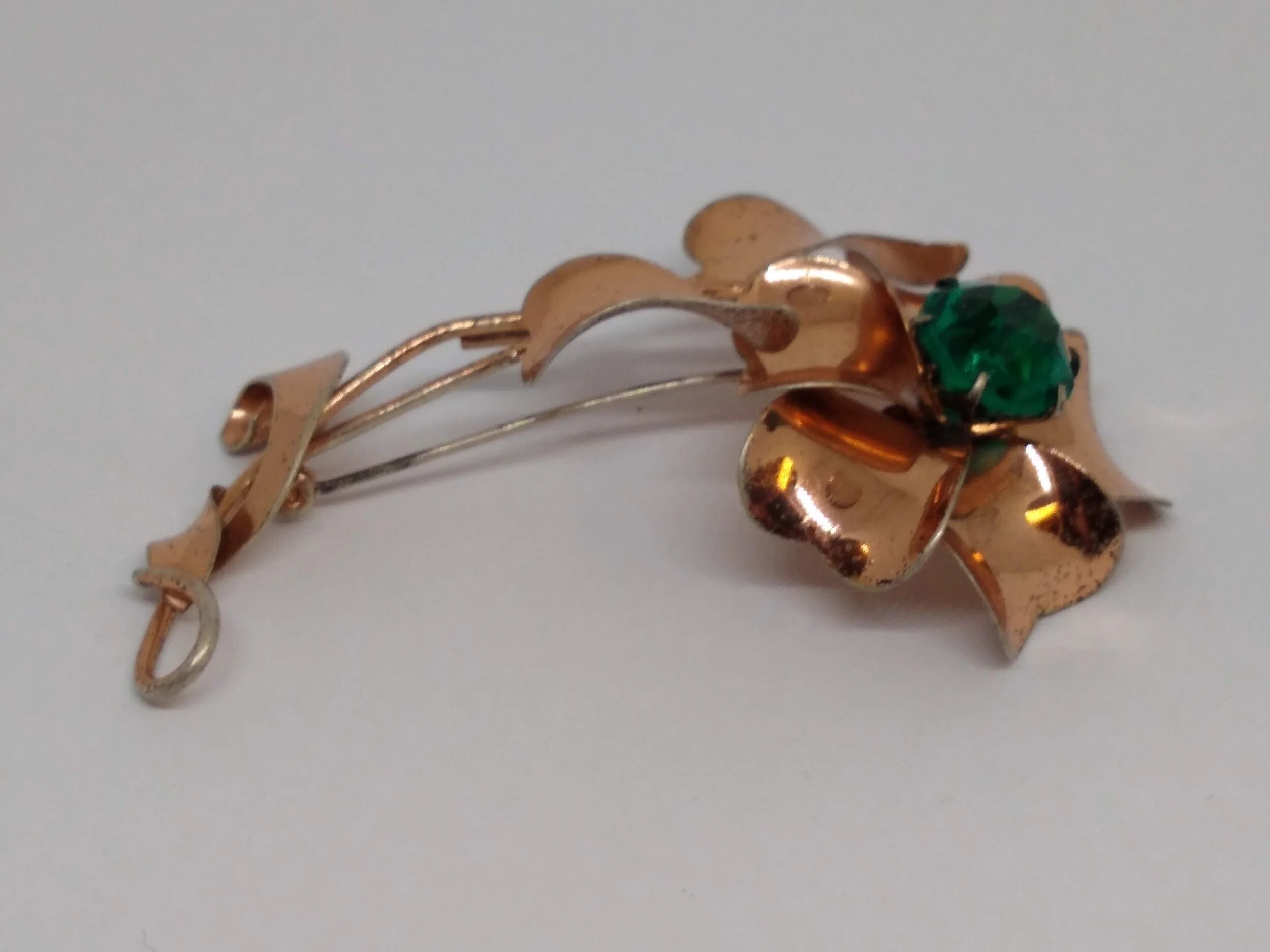 Vintage STERLING PIN by JORDAN. GREEN RHINESTONE DAISY FLOWER Brooch /Pin.