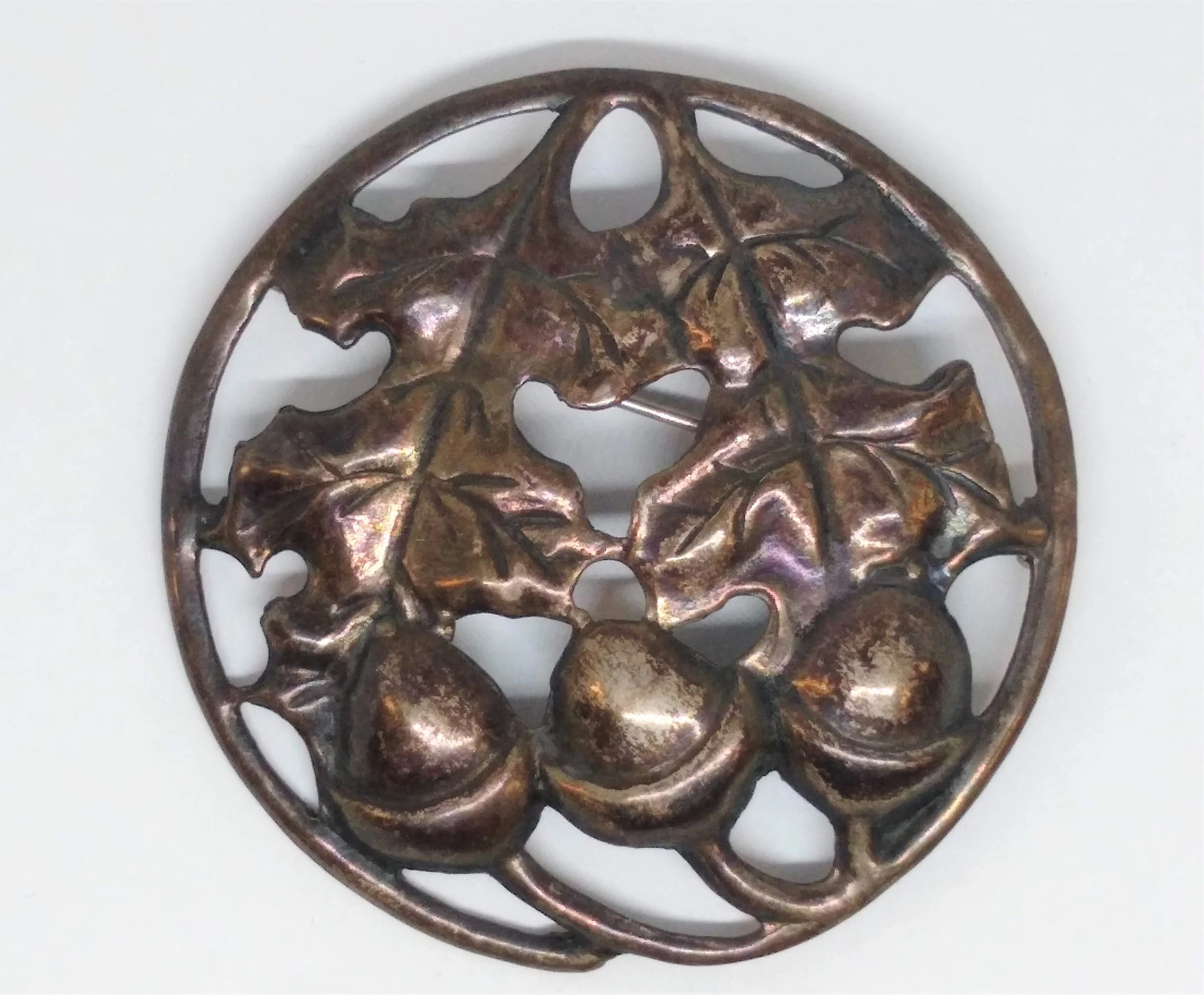 Vintage Sterling Silver Oak Leaves and Acorn Circular Pin.