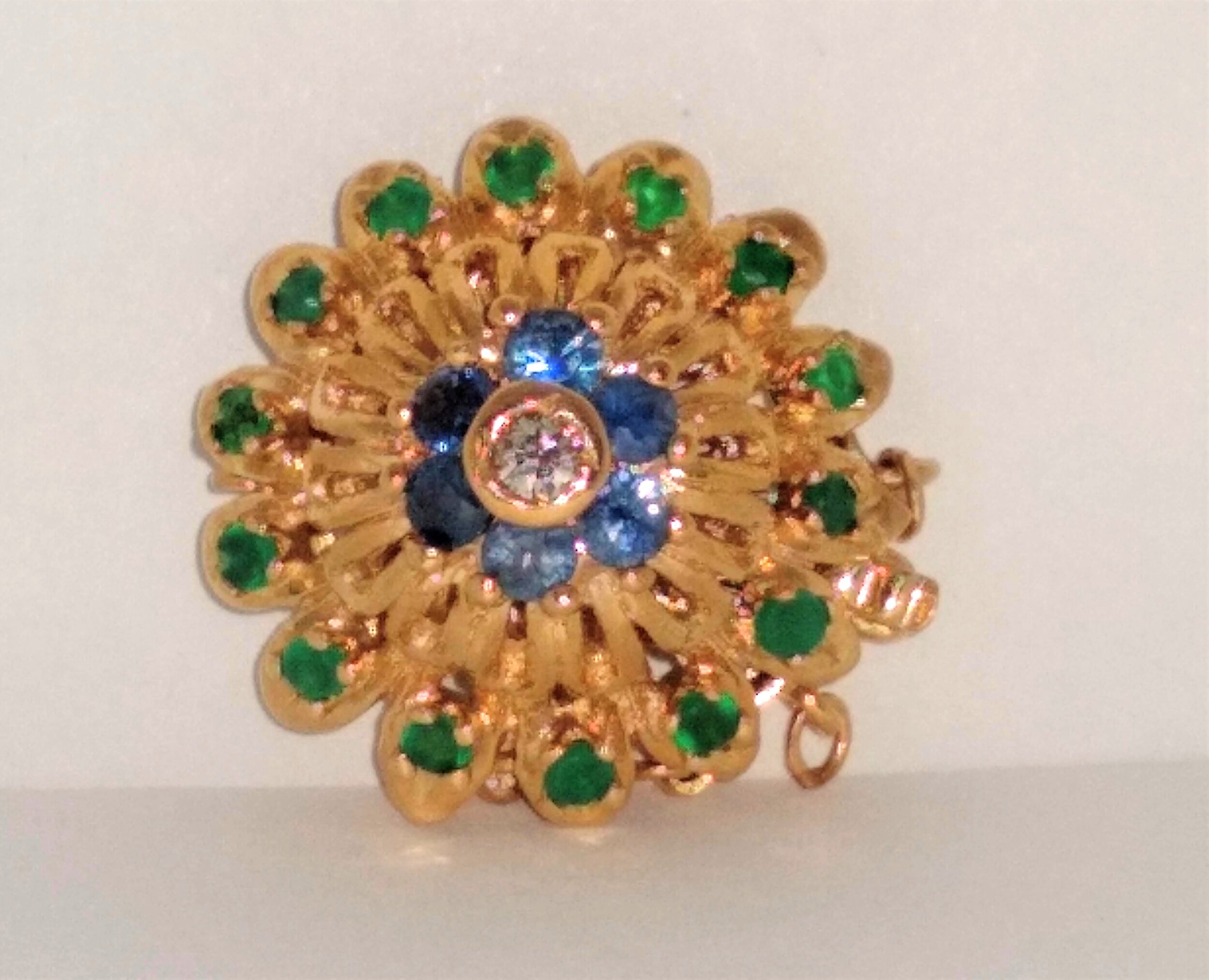 14K, Yellow Gold, Vintage, Pearl Clasp with emeralds, sapphires and a diamond.