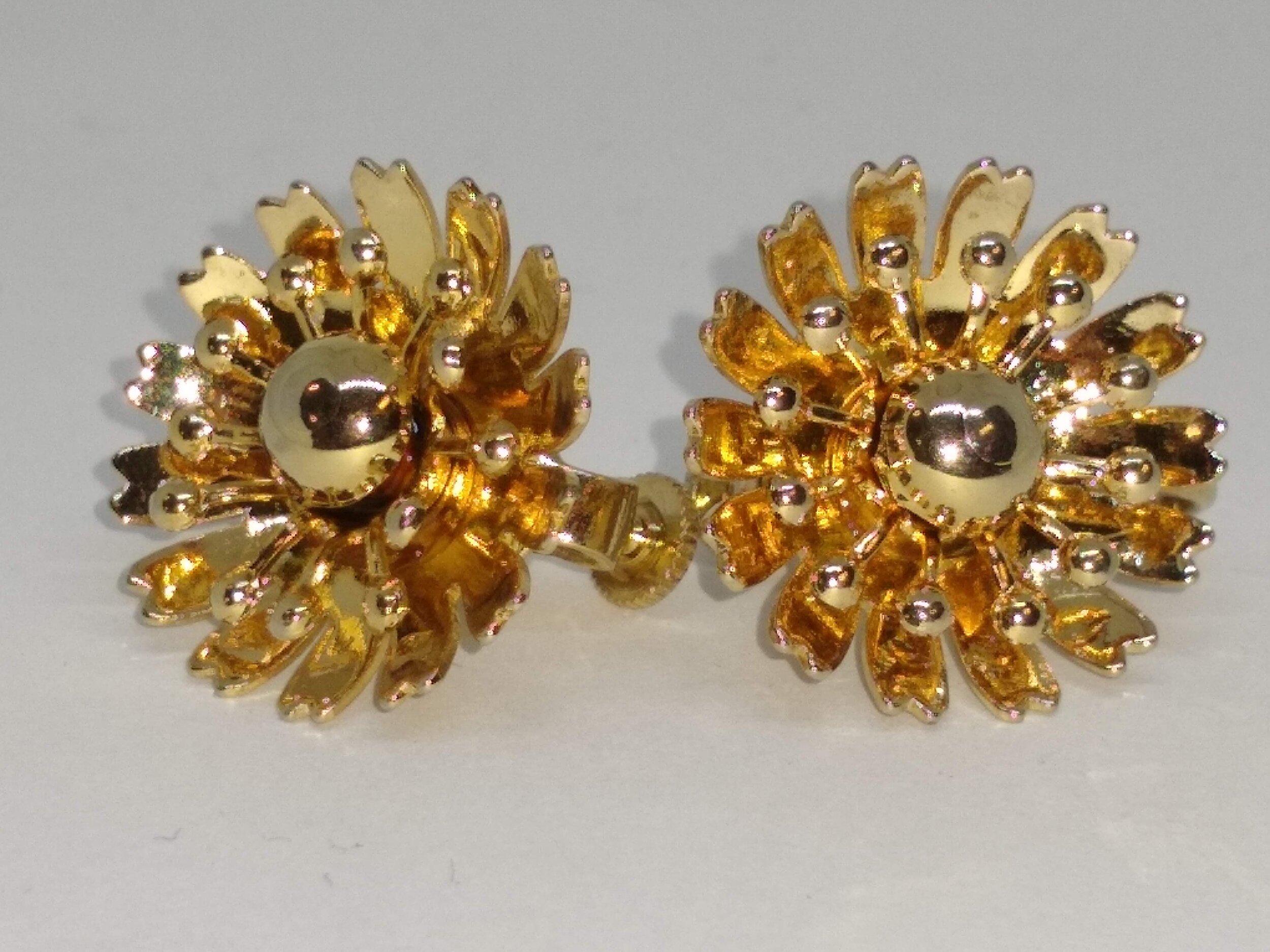 Coro Craft, Vintage, Gold Tone, 3-D, Floral, Clip Earrings. Beautiful Condition.