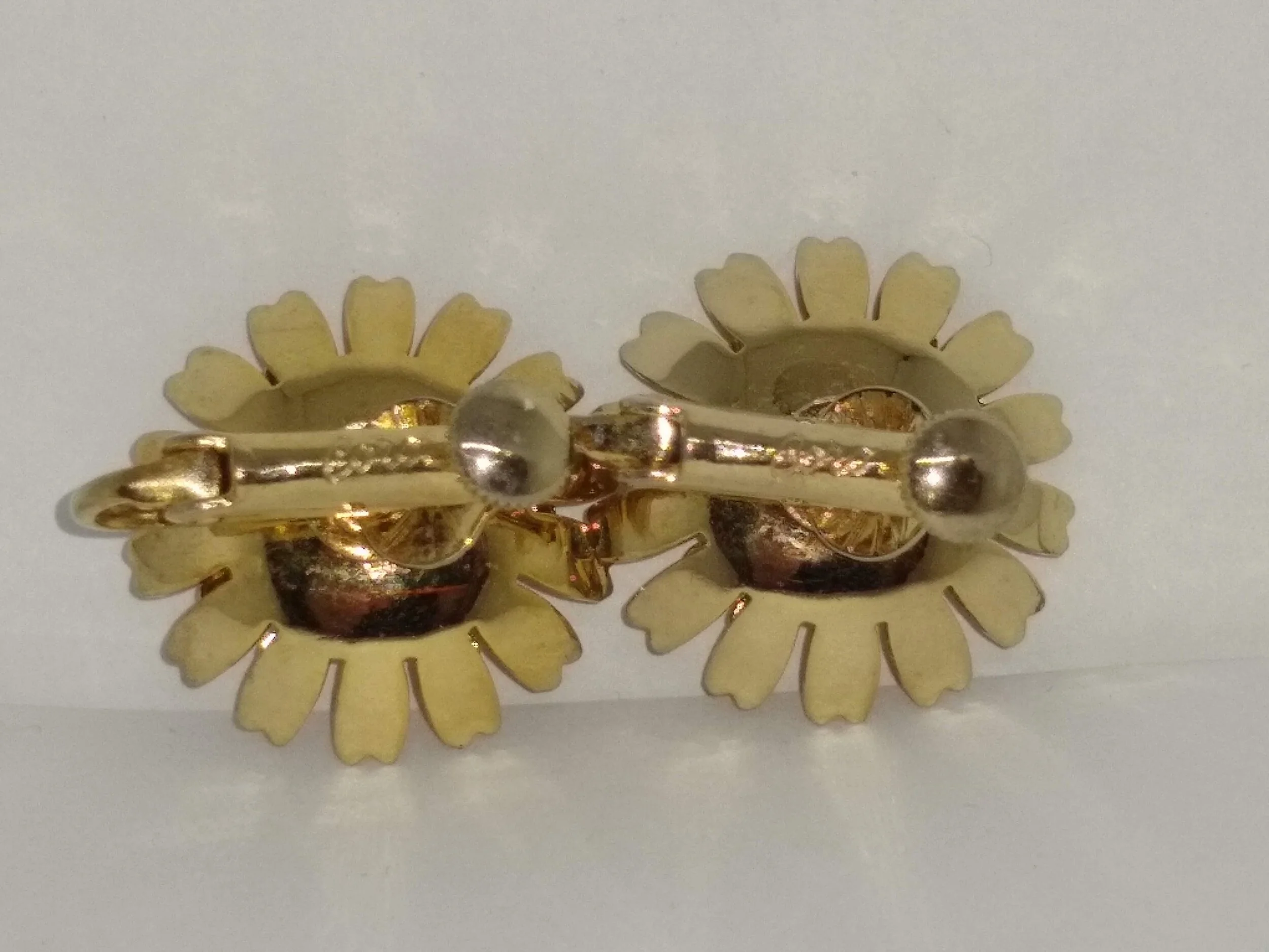 Boucles D'oreilles Clips Vintage Signées Coro - Fleur En Métal Doré Texturé - Modèle Y150