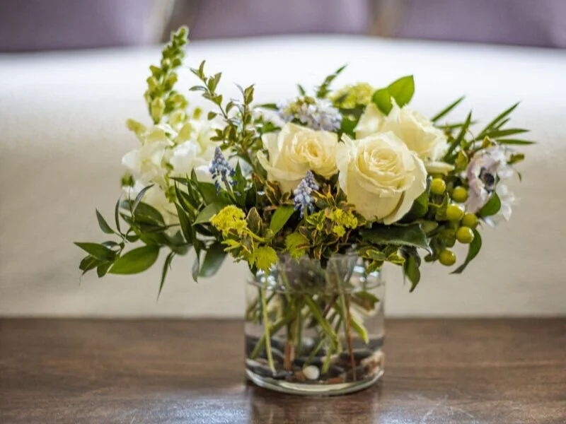 White flower arrangement at Water Street Inn