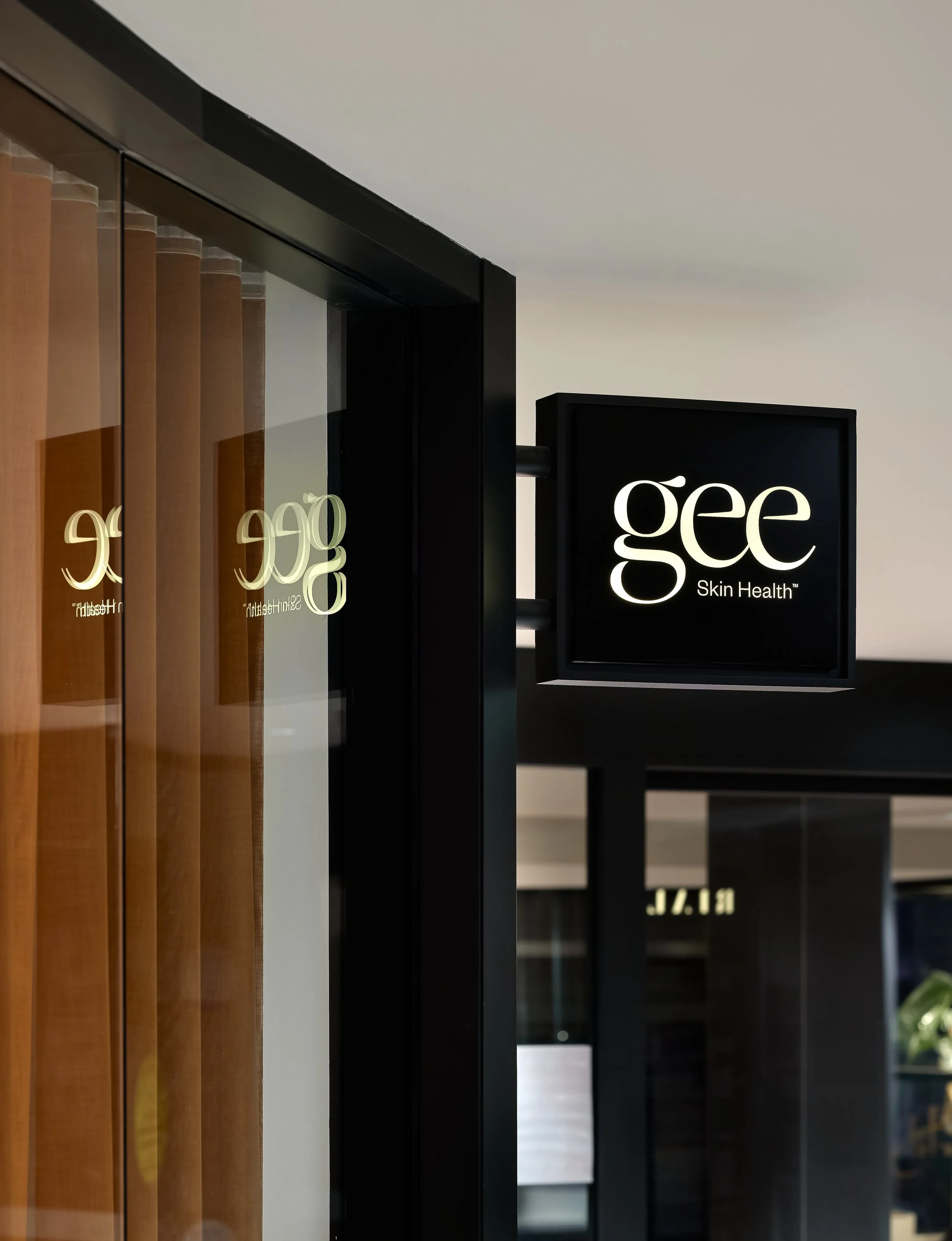 GeeSkinHealth_250_3000px.jpg