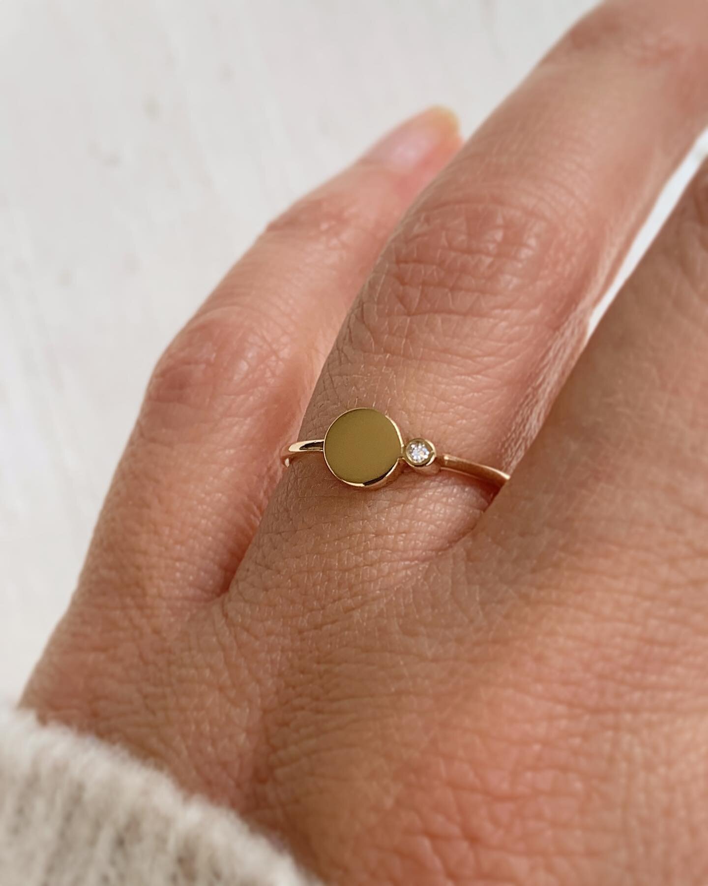 Aura Signet ring ready to ship✨
.
.
.
.
#signet #signetrings #rings #goldrings #solidgold #melbournejewellery #giftsforher #christmasgiftideas