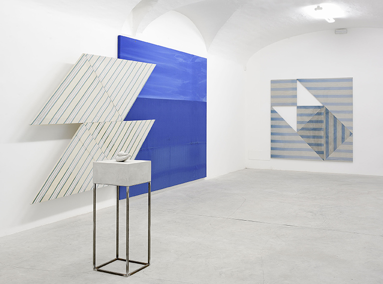 IfThereIsALastSummerMorning_AlekO._2014_InstallationView_06_Frutta,Rome.jpg