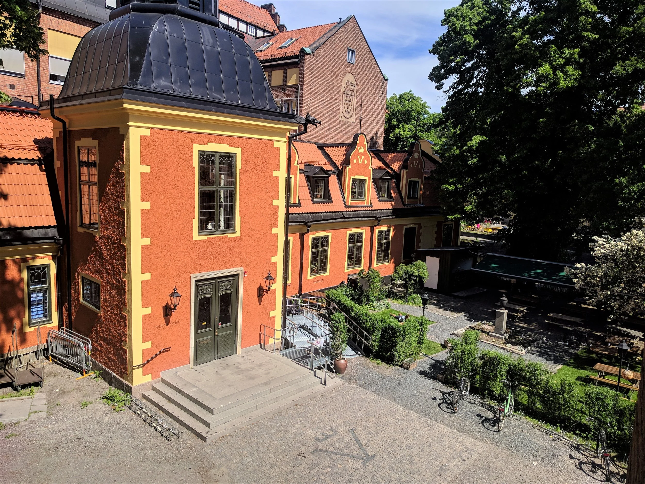 Huset 2020 horisontell vänsterställd redigerad.jpg