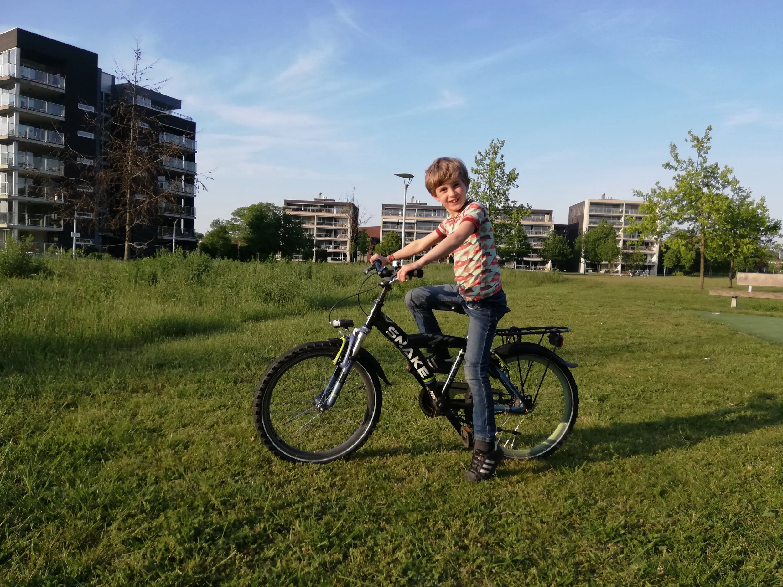 Kai op zijn fiets.jpg