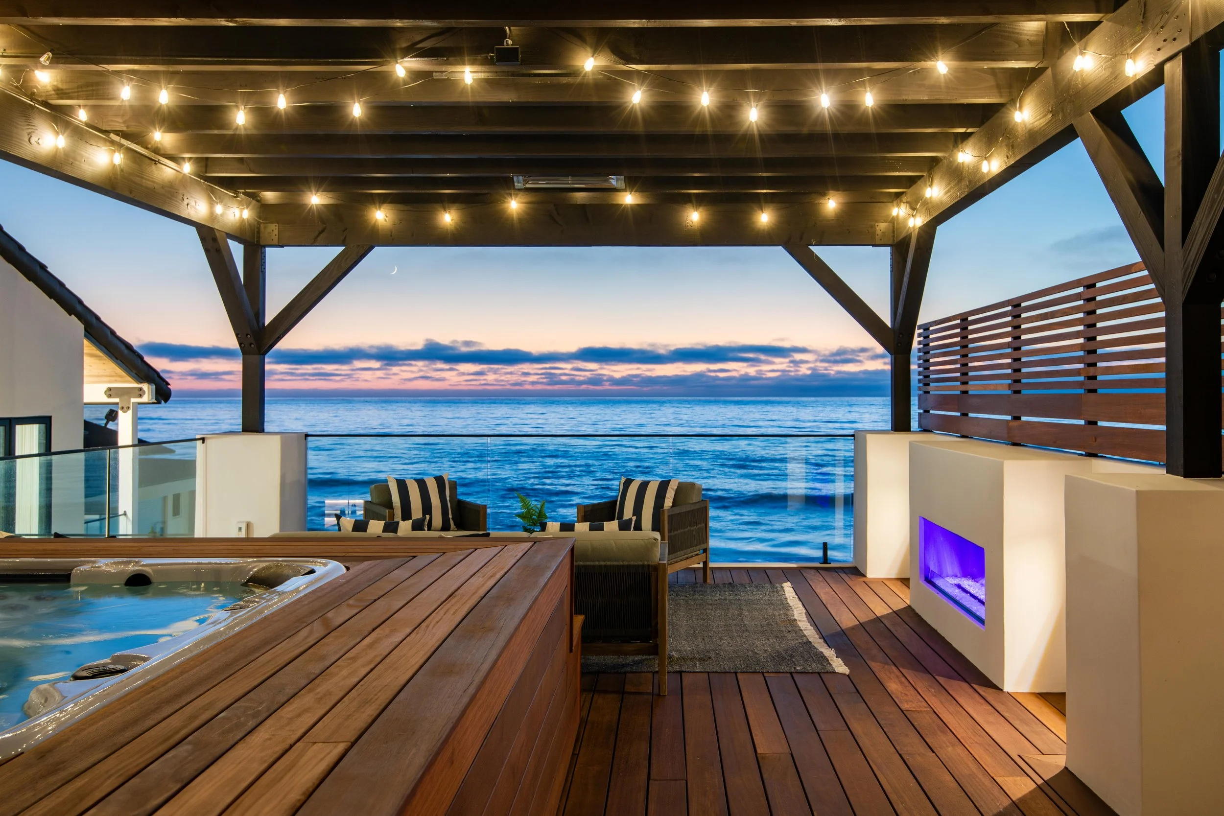 Navigating Holiday Home Staging: A Luxury Homeowner's Guide to Sell and Celebrate