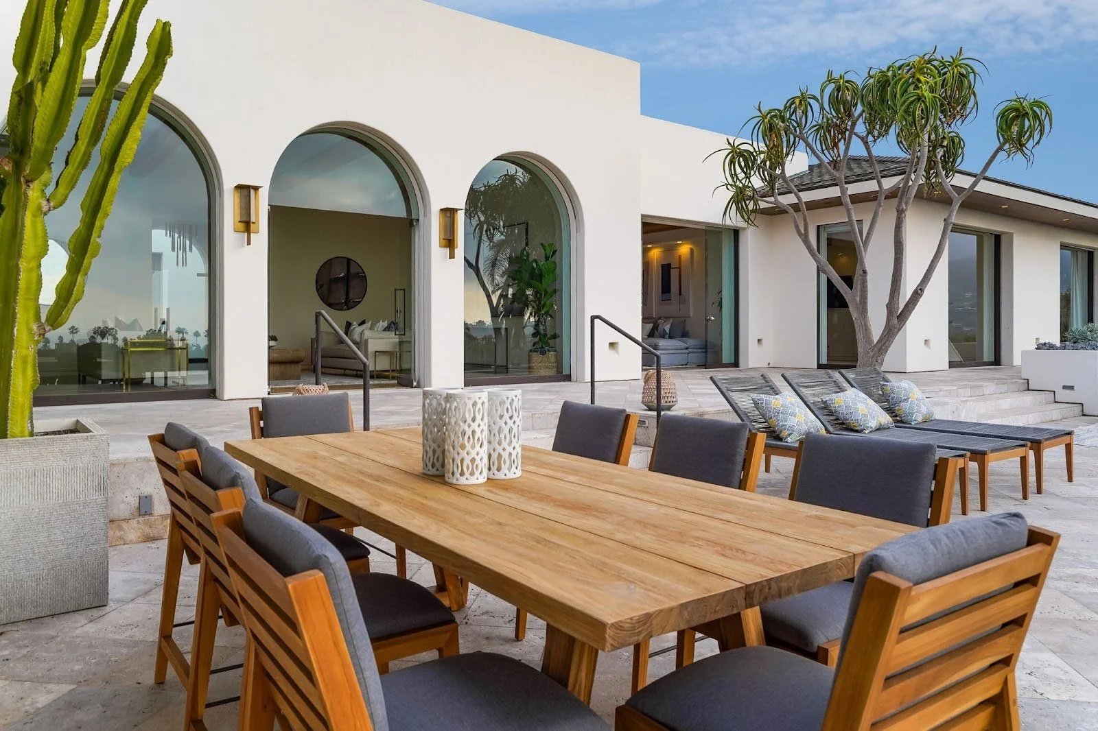 Outdoor Living Areas: Embrace the Sunshine!