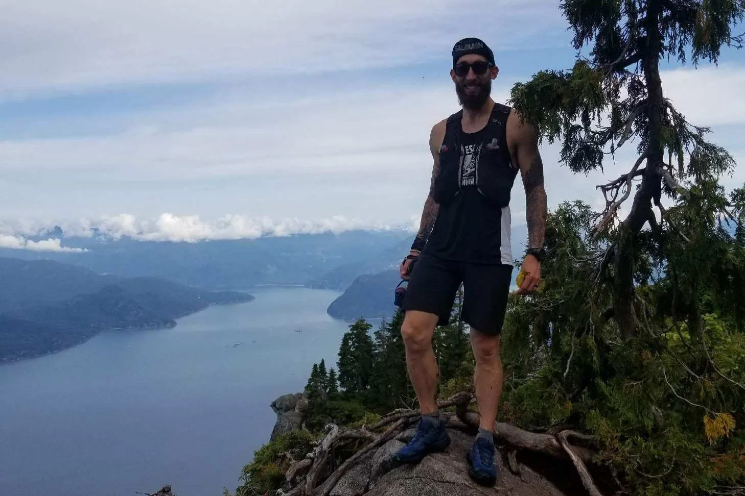 John Maxwell @Run_John John Maxwell is a 31yr old ultra runner born and raised in Snohomish, Washington. John first started running road marathons back in 2011 but in 2016 switched from the road to trails and never looked back. Since then John has racked up a number of different accomplishments in the ultra world, including a few 1st place overall finishes, 2nd Place overall at the 2018 Squamish 50/50, multiple sub-24hr 100 milers and just recently got the Solo / Unsupported FKT of the Wonderland Trail in Washington State.