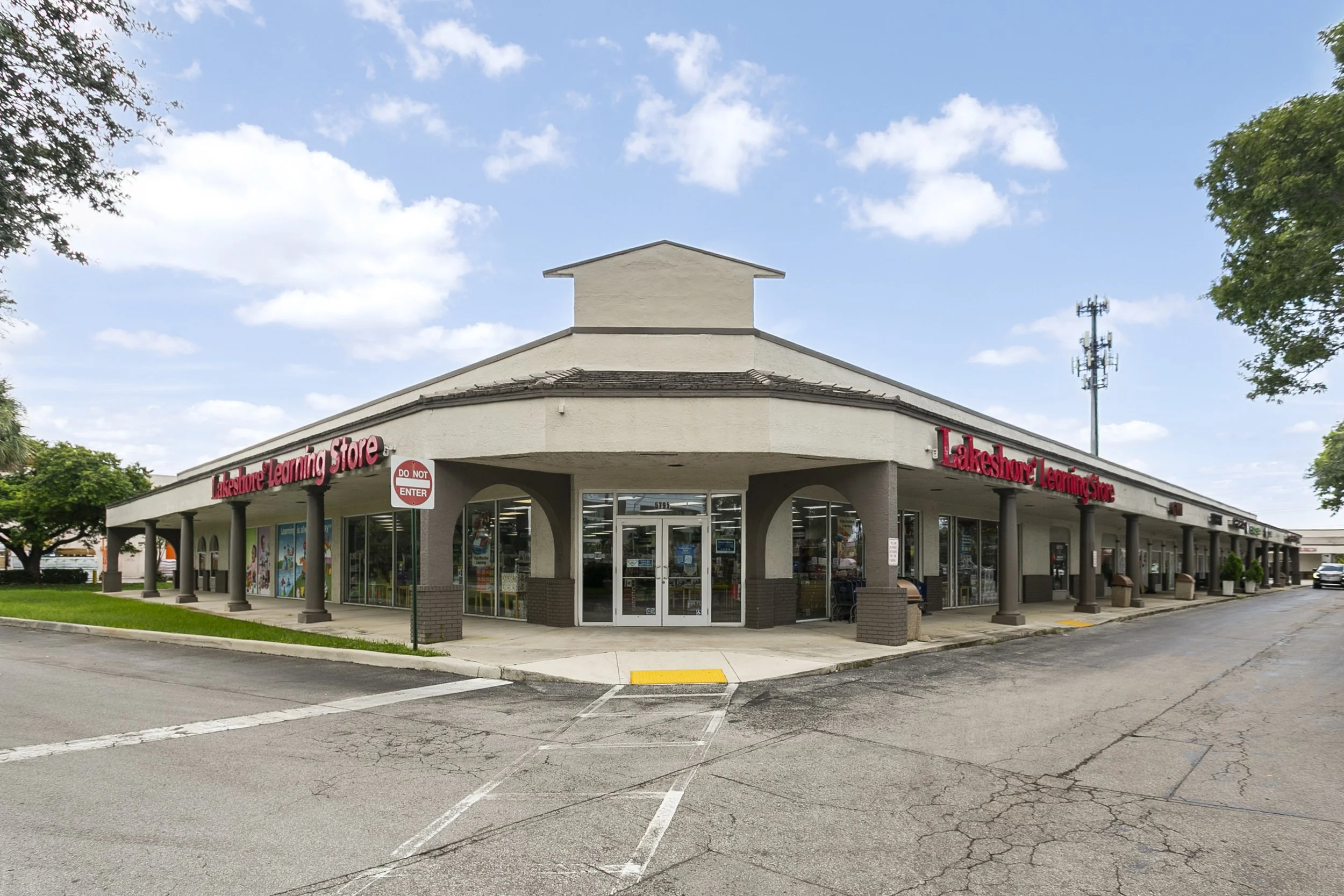Davie Square Plaza