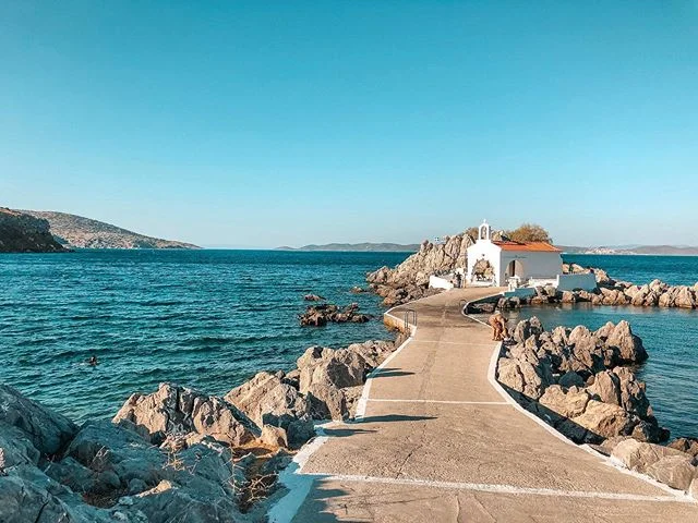 Going to the chapel...💒
&bull;
&bull;
&bull;
#chios #ozbay #greece #travel #traveler #travelblog #travelblogger #tourist #tourism #travelbug #books #bookstore #traveling #travelholic #travelgram #travelguide #destinations #vaca #vacation #worldtrave