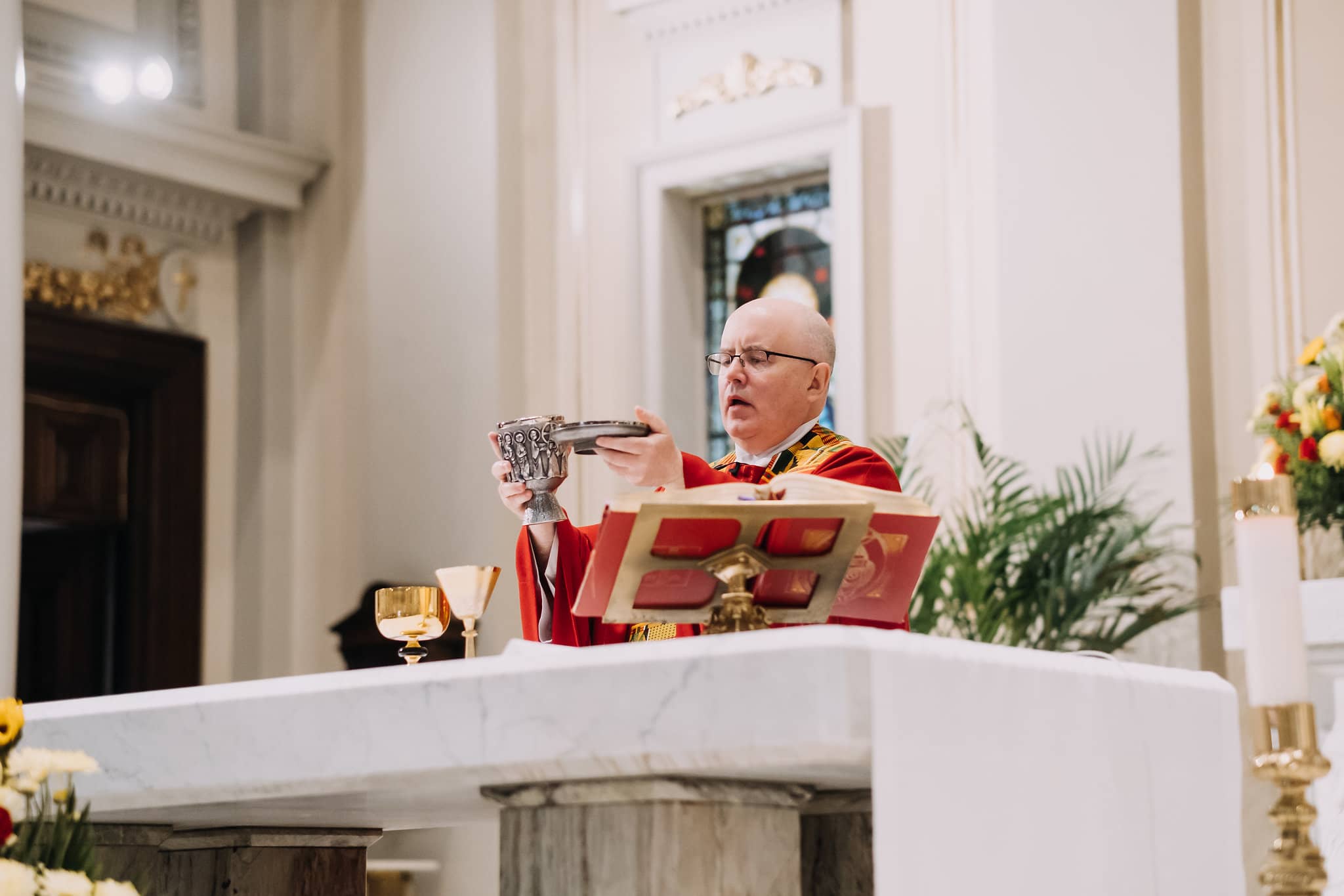 fr-kelly-eucharist-alter-mass-st-francis-de-sales-church-new-york-city.jpg