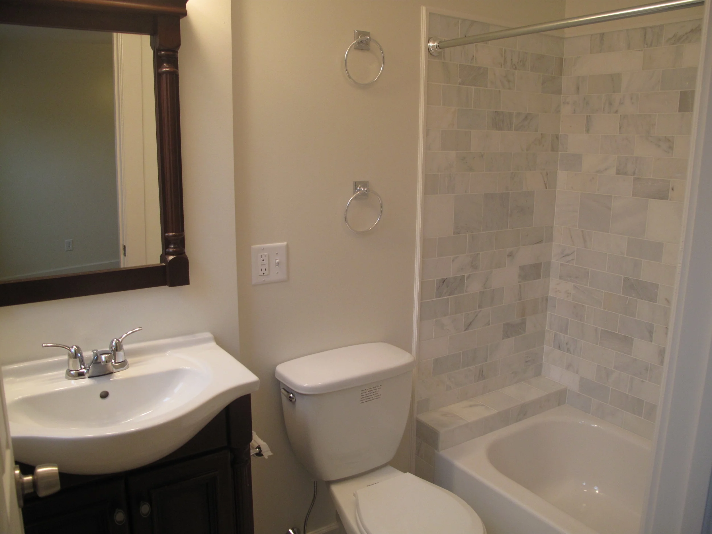 full bathroom 2.JPG