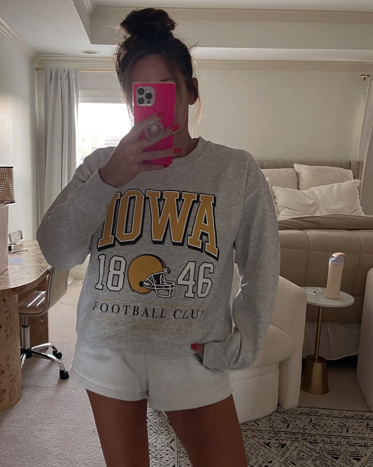 Sweatshirt and short season is unmatched idc.