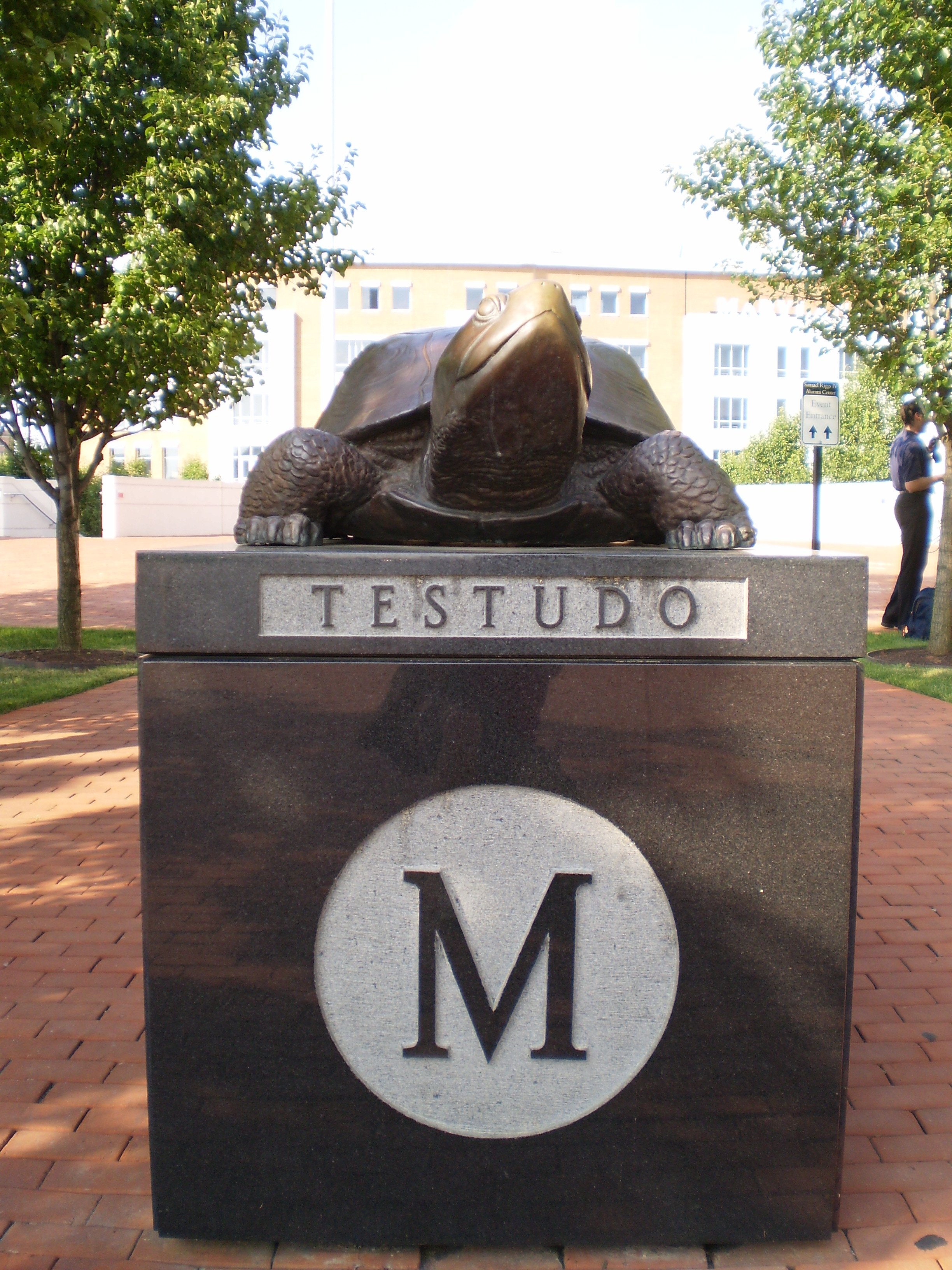 UMD_Testudo_Statue.JPG