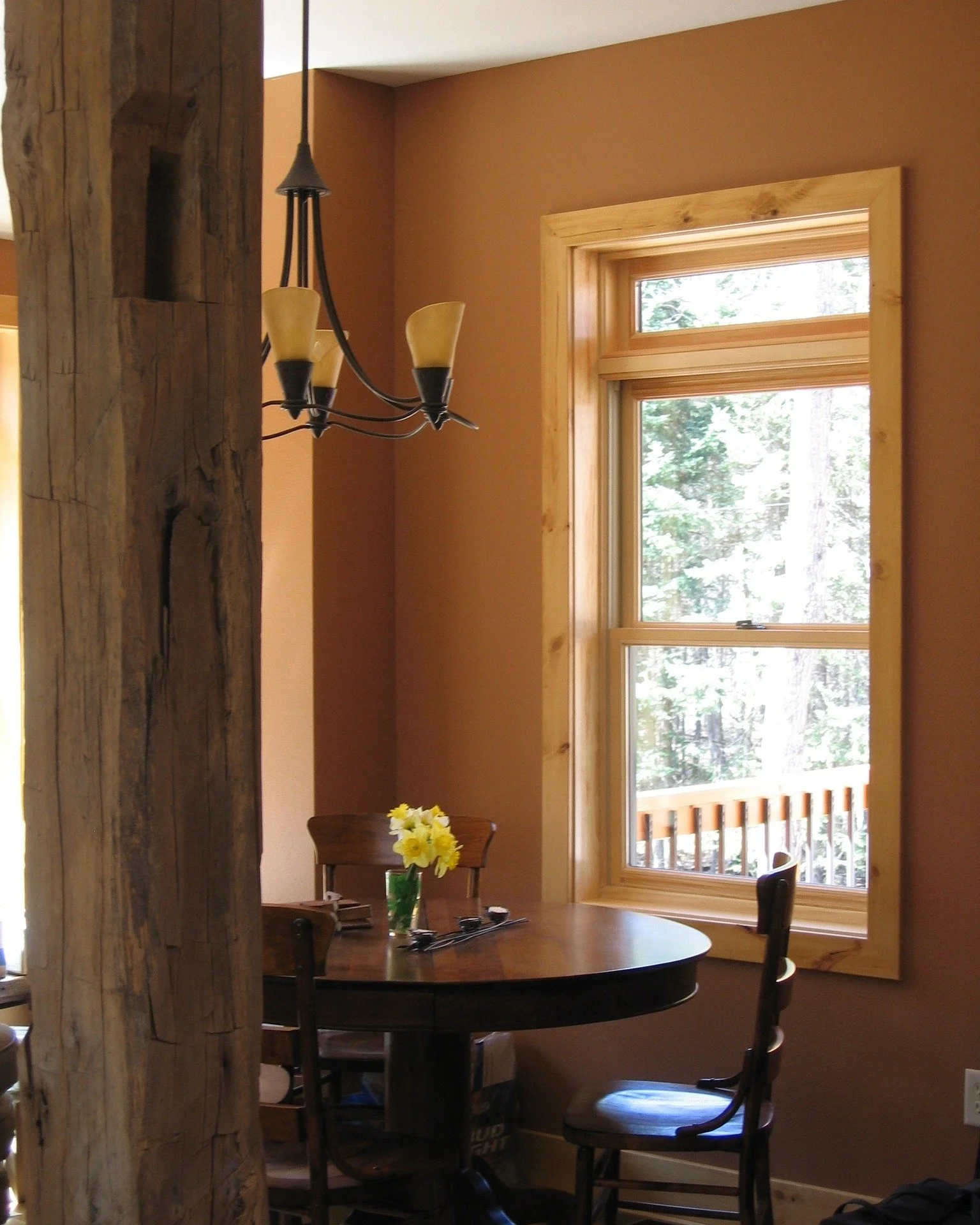 Throwback to this wonderfully rustic dining room. We can feel the cooling spring breeze whispering through those windows now.

 #sauterbuilders #boulderjunction #energyefficienthome #construction #custombuilthome #boulderjunctionwi