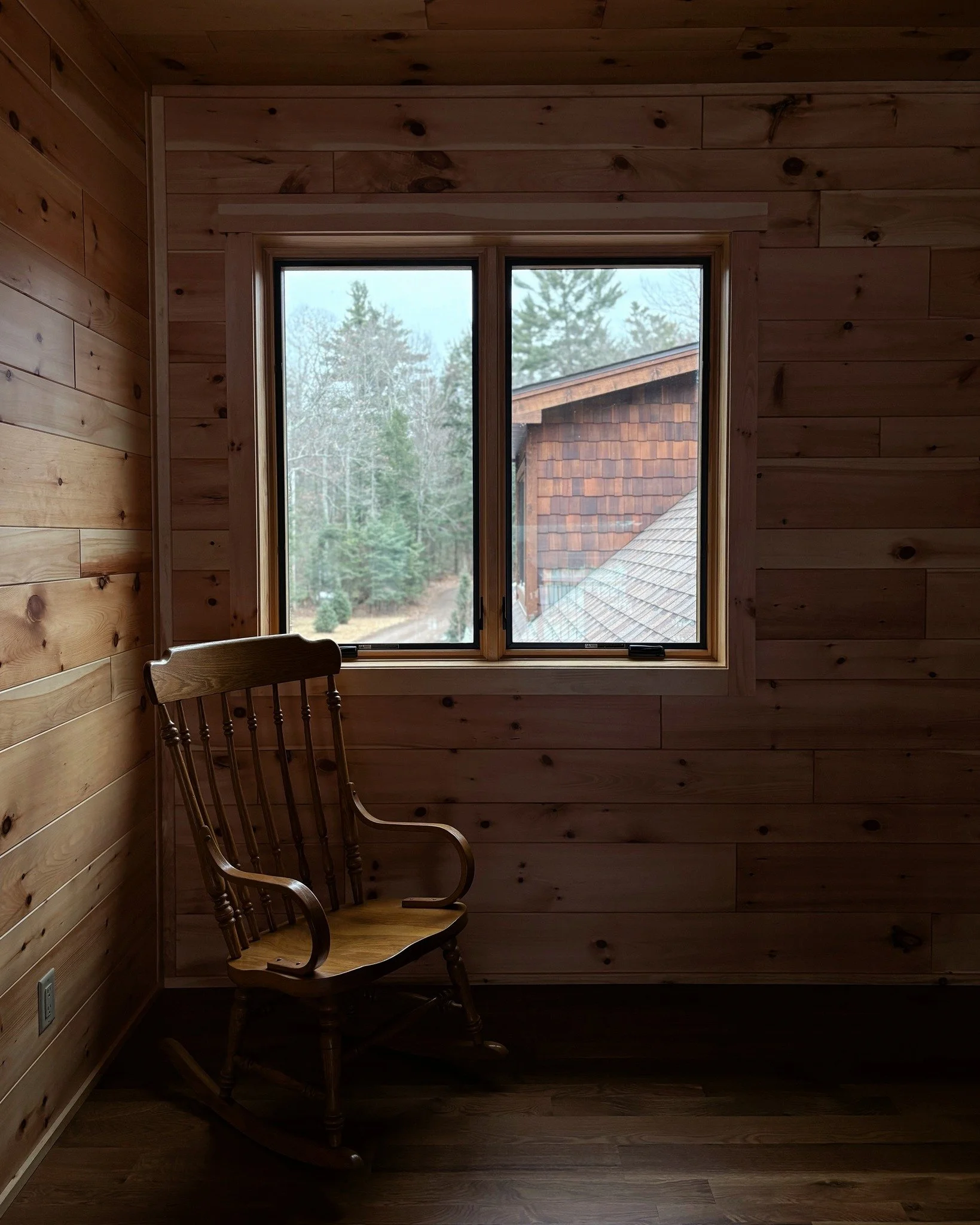 A calm corner thanks to @pellawisconsin and @enterprisewood.

 #custombuilthome #sauterbuilders #energyefficienthome #pellawindows #enterprisewoodproducts 
@pellawindows