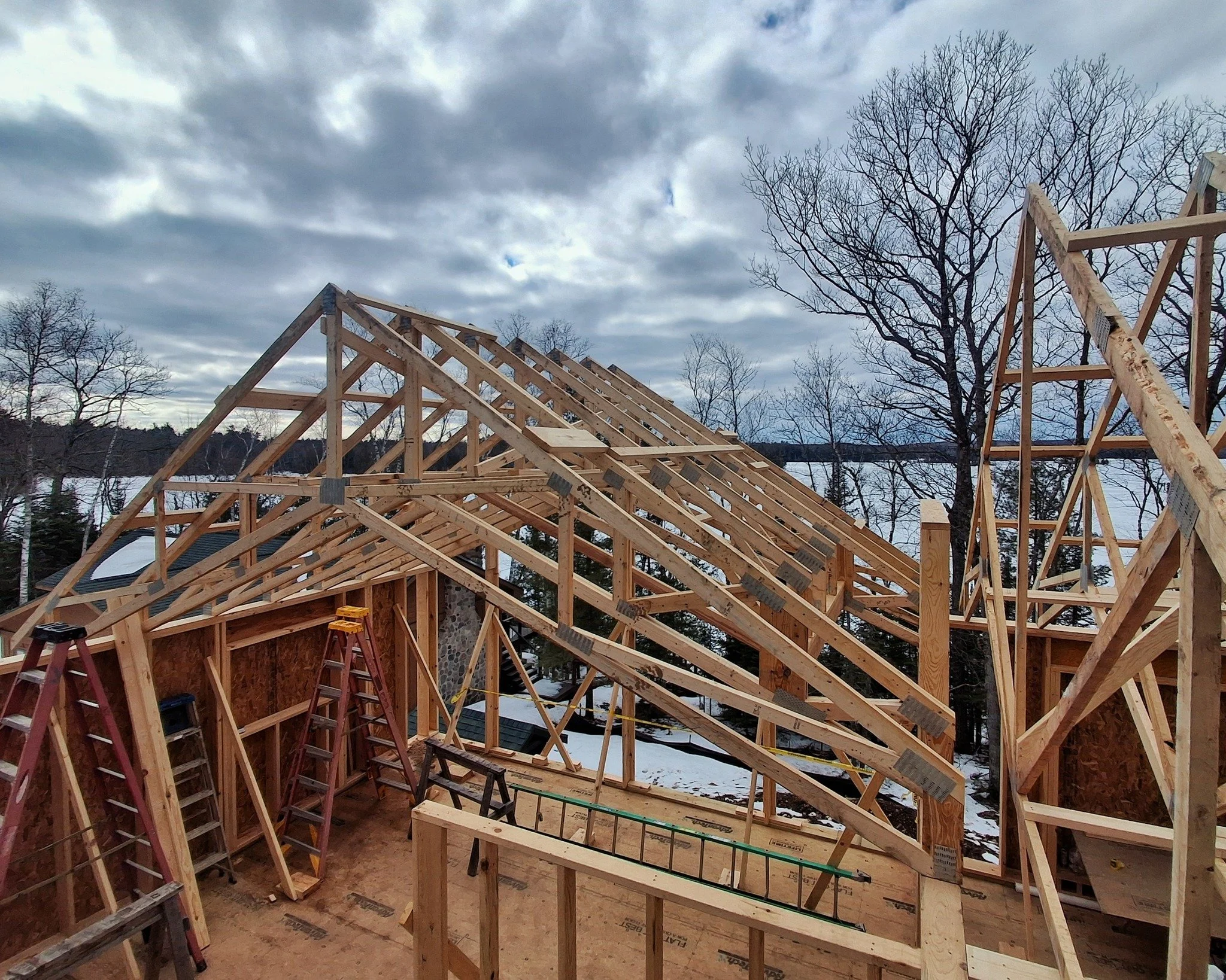 Trusses on trusses on trusses

@pukall_lumber_company

#sauterbuilders #energyefficienthome #inprogress #custombuilthome #pukalllumber