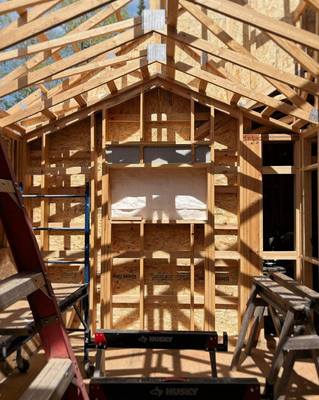 Structure meets sunlight. Sometimes you have to stop and appreciate these moments before they&rsquo;re gone

#sauterbuilders #energyefficienthome #inprogress #custombuilthome #boulderjunctionwi
