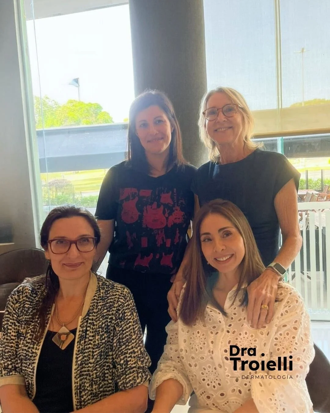 Cerrando el a&ntilde;o junto al equipo de Dra. Troielli 🎄✨
Desde todo el equipo les deseamos unas felices fiestas y un gran comienzo de a&ntilde;o.
Gracias por acompa&ntilde;arnos durante este 2025 ❤️
&iexcl;Vamos por un 2026 lleno de nuevos proyect