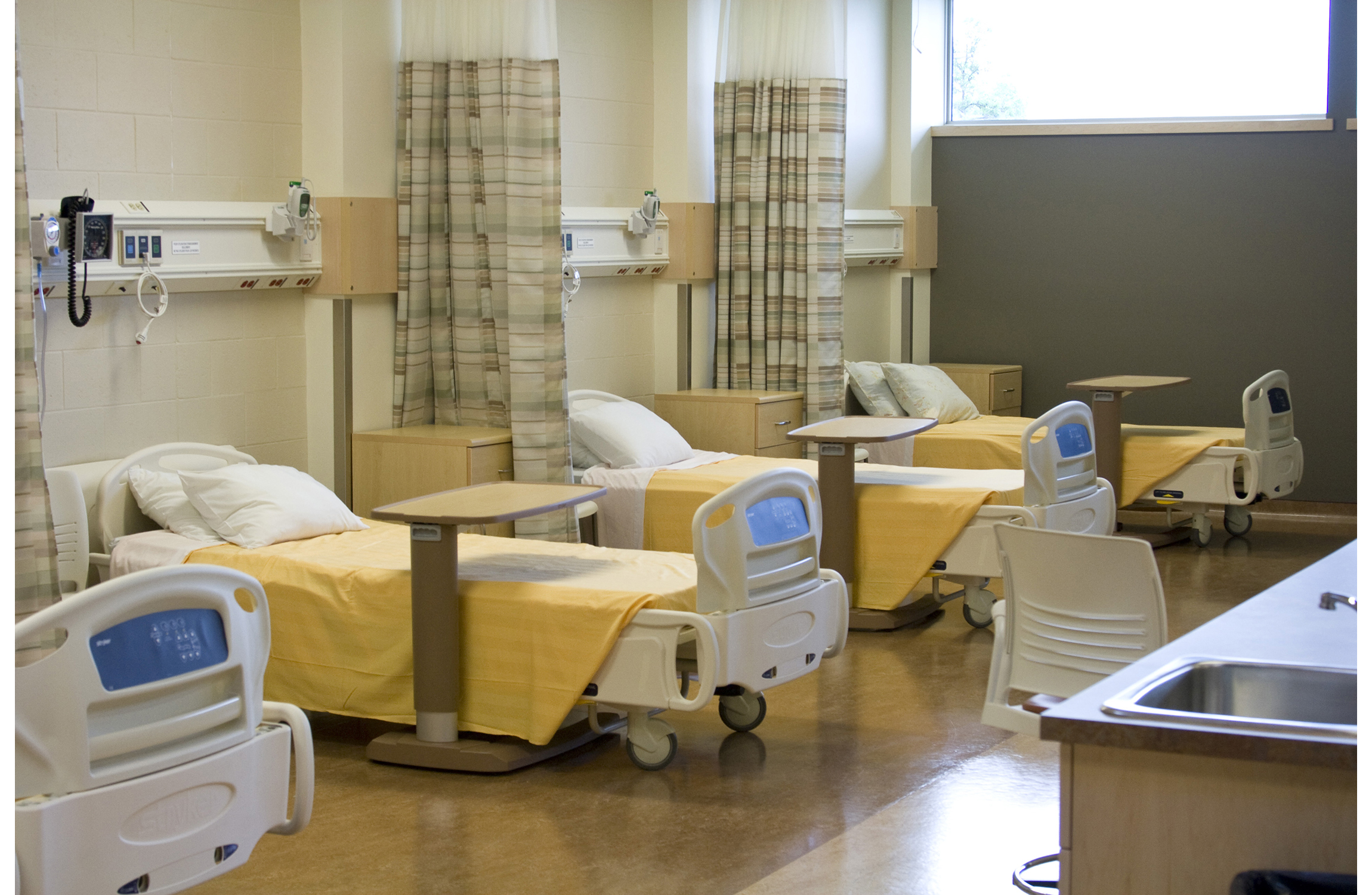 Centre-de-Sante-Marcel-Desautels-Nursing-Beds.jpg