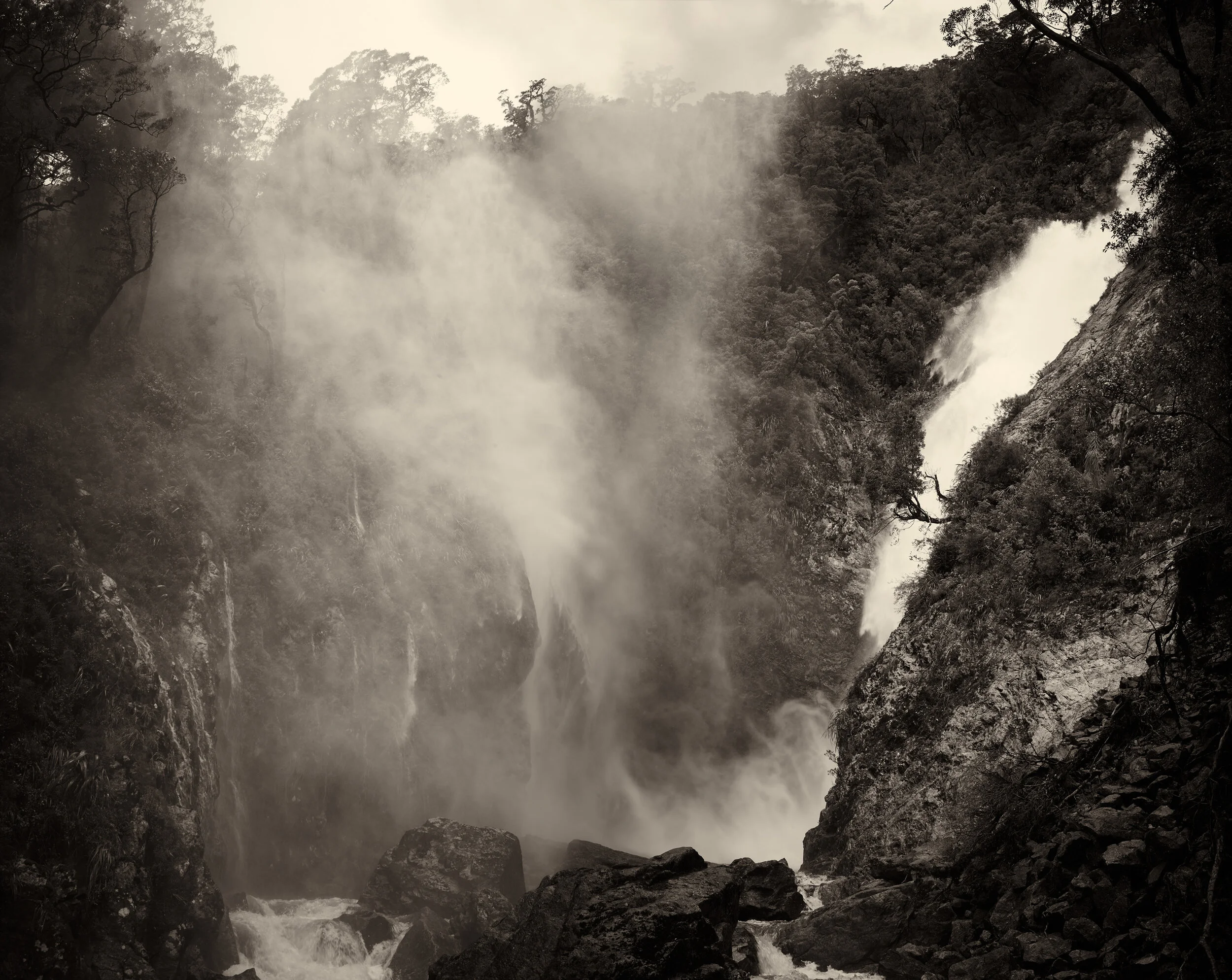 068_012_cascade-bw-3_comp.jpg