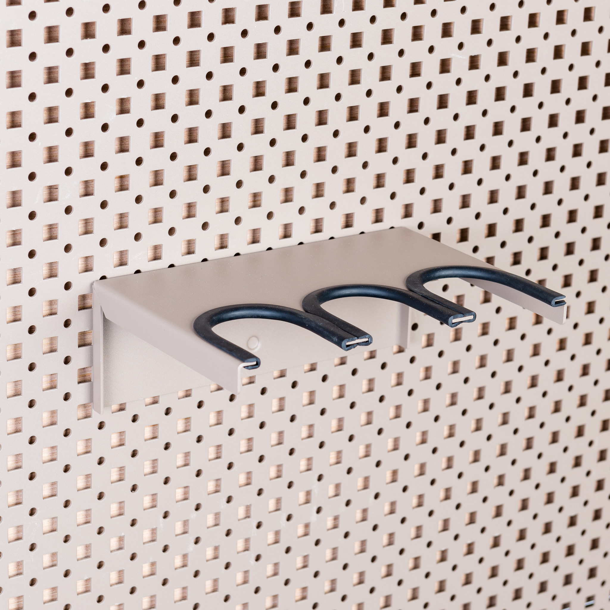 Vertical Hanger - 3 Rifle Stocks