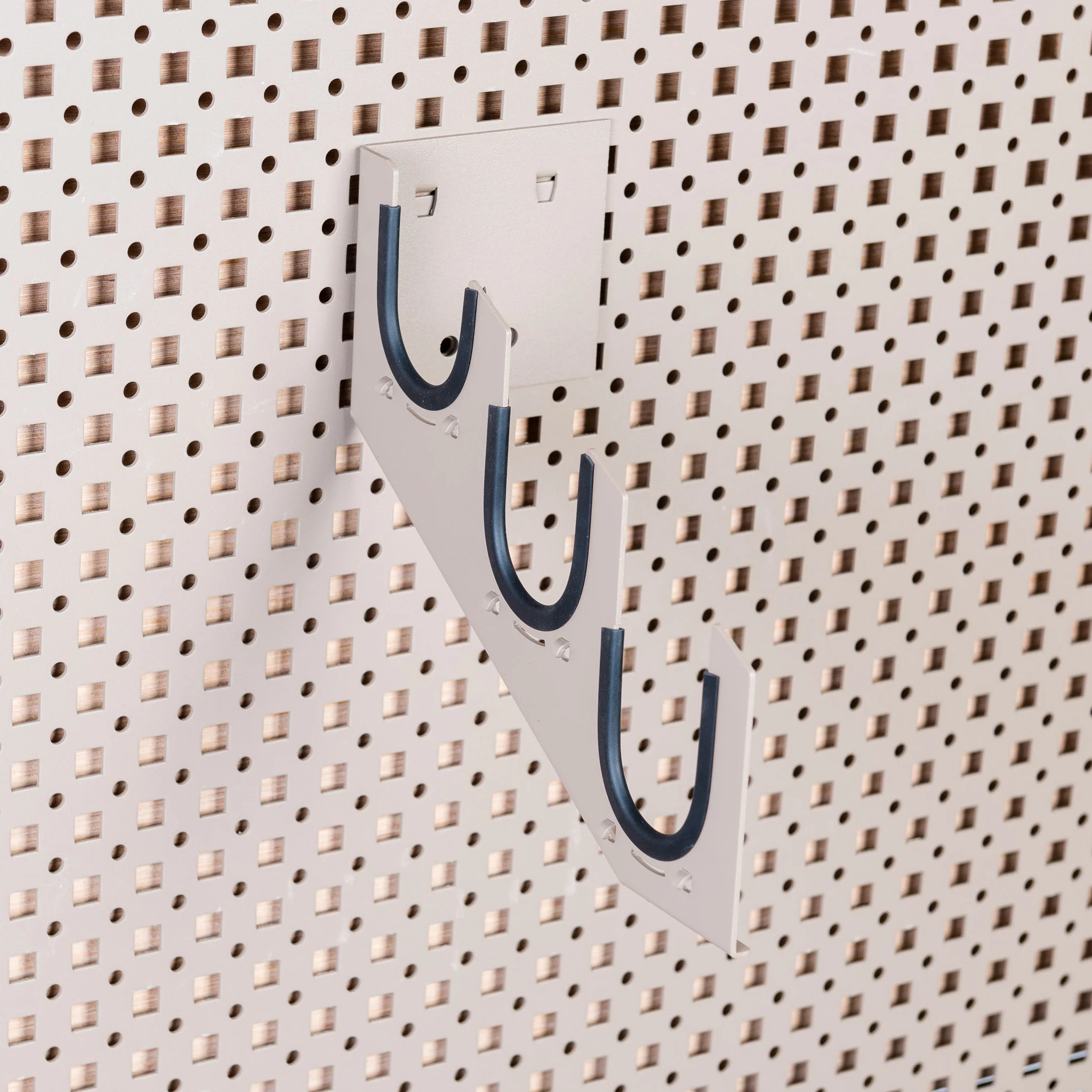 Horizontal Hanger on Angle - 3 Rifle Stocks