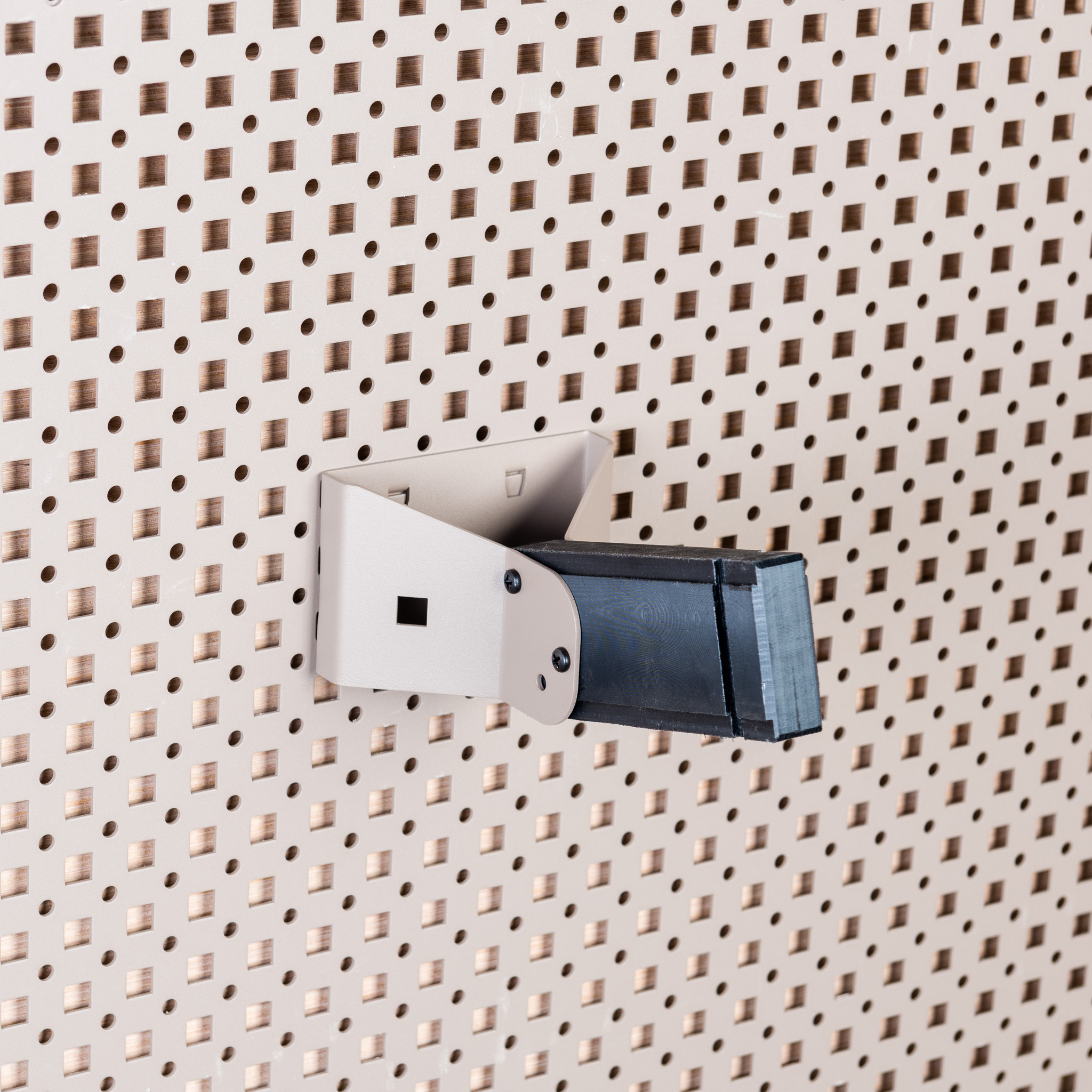 Magwell Hanger, Vertical